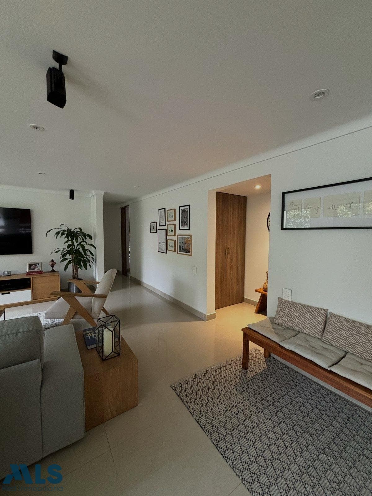 Apartamento en venta en La Toja, Poblado, Medellín — foto 1 de 9