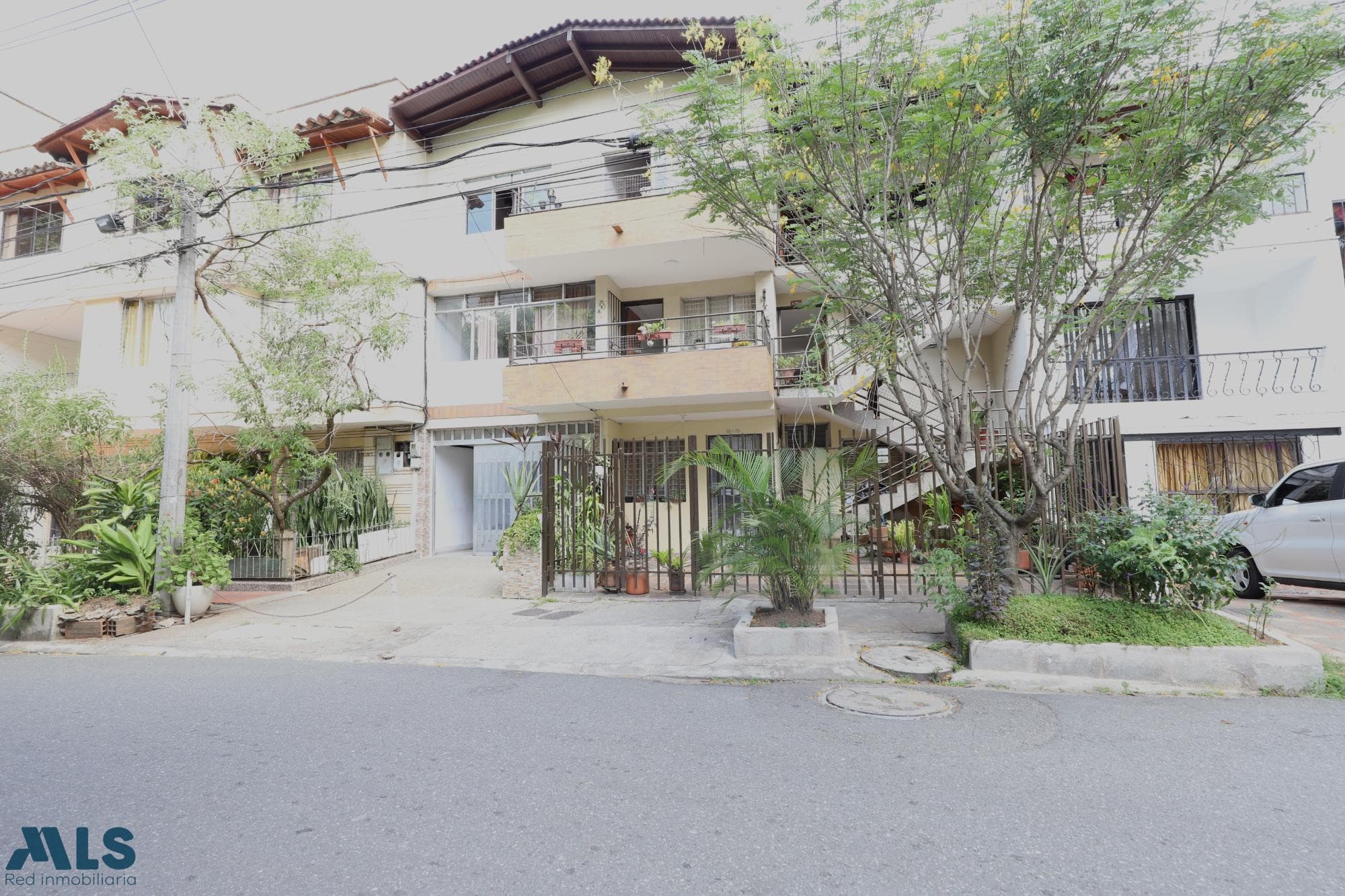 Casa en venta en Florida Nueva, Laureles, Medellín — foto 1 de 17