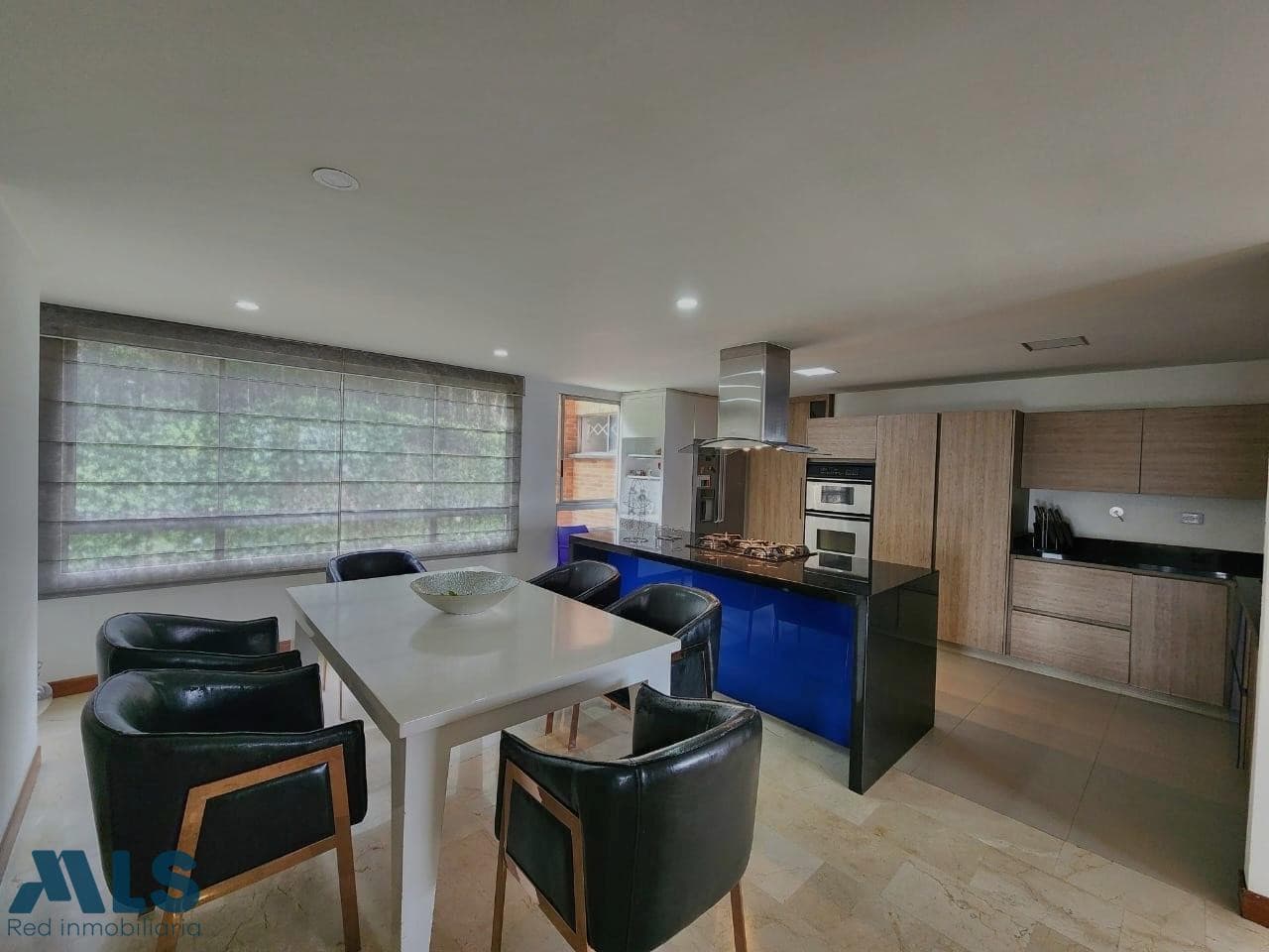 Apartamento en venta en Altos Del, Poblado, Medellín — foto 1 de 16