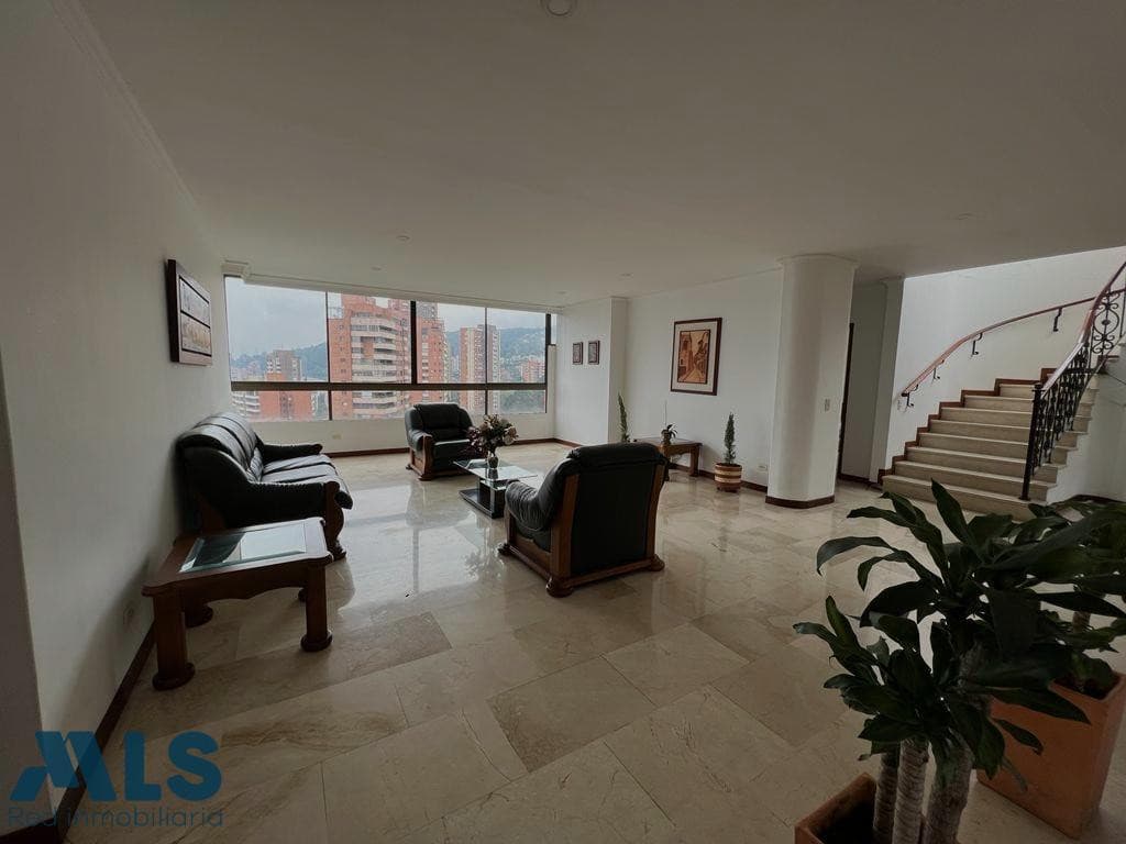 Apartamento en venta en El Tesoro, Poblado, Medellín — foto 1 de 30