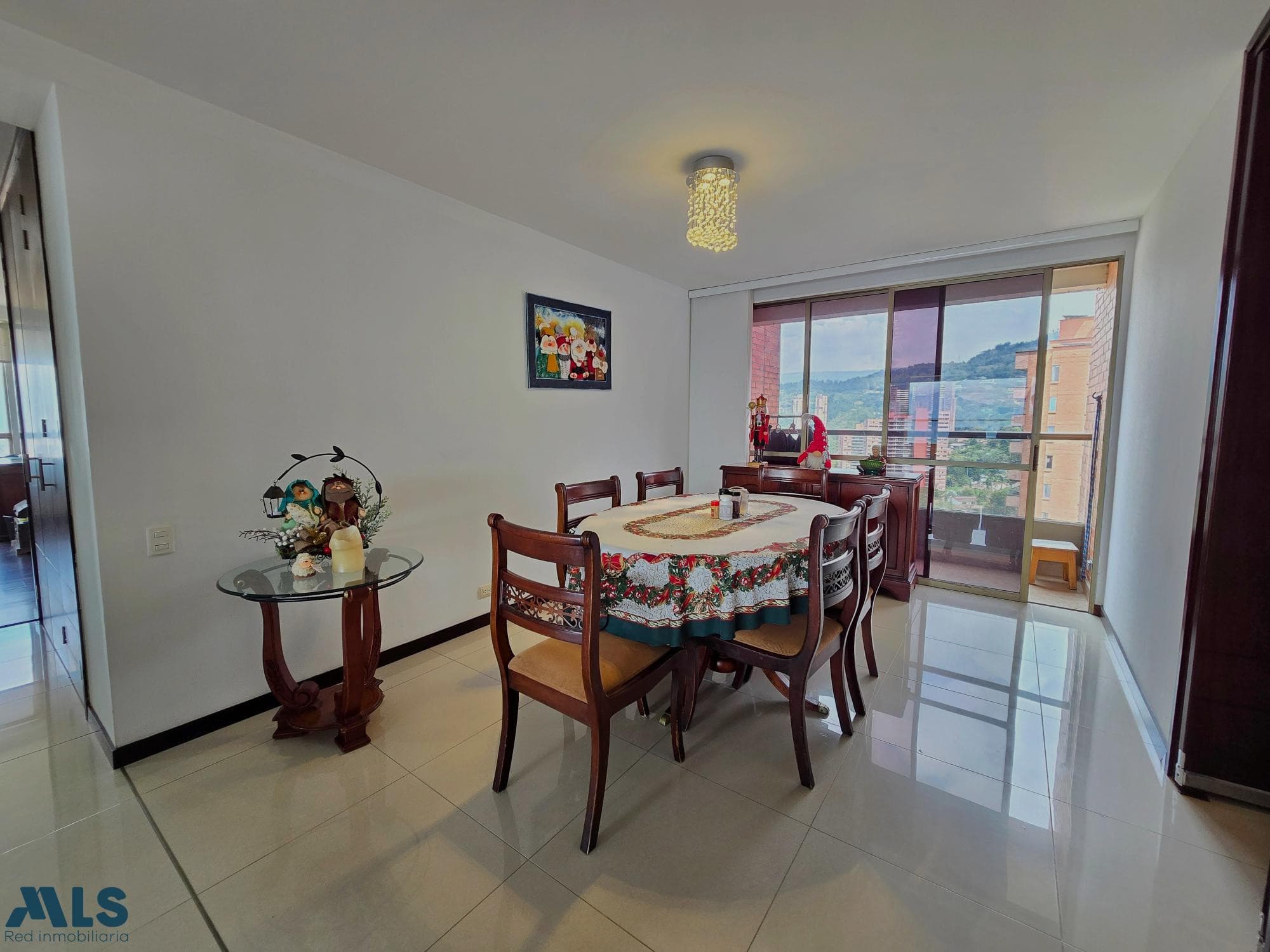 Apartamento en venta en La Calera, Poblado, Medellín — foto 1 de 20