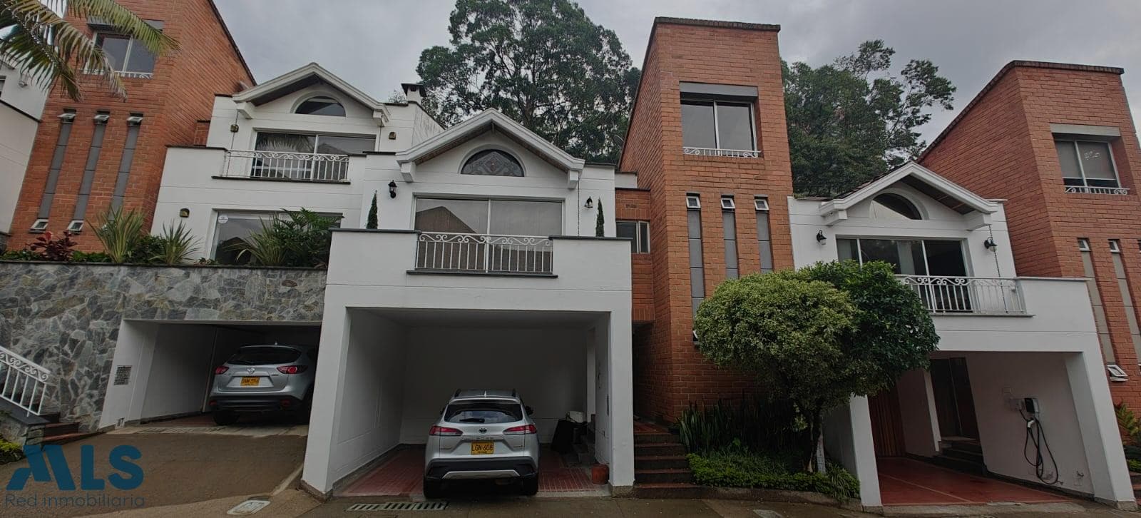 Casa en venta en 2, Poblado, Medellín — foto 1 de 24