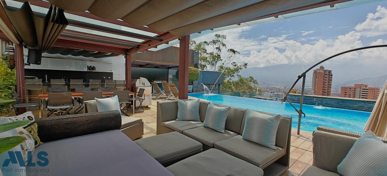 Apartamento en venta en Poblado, Medellín — foto 1 de 25