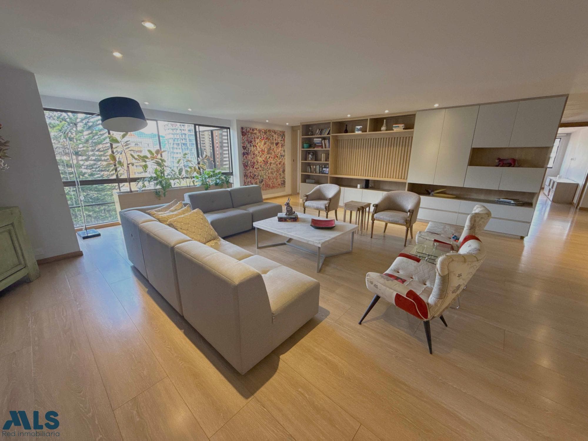 Apartamento en venta en Castropol, Poblado, Medellín — foto 1 de 34