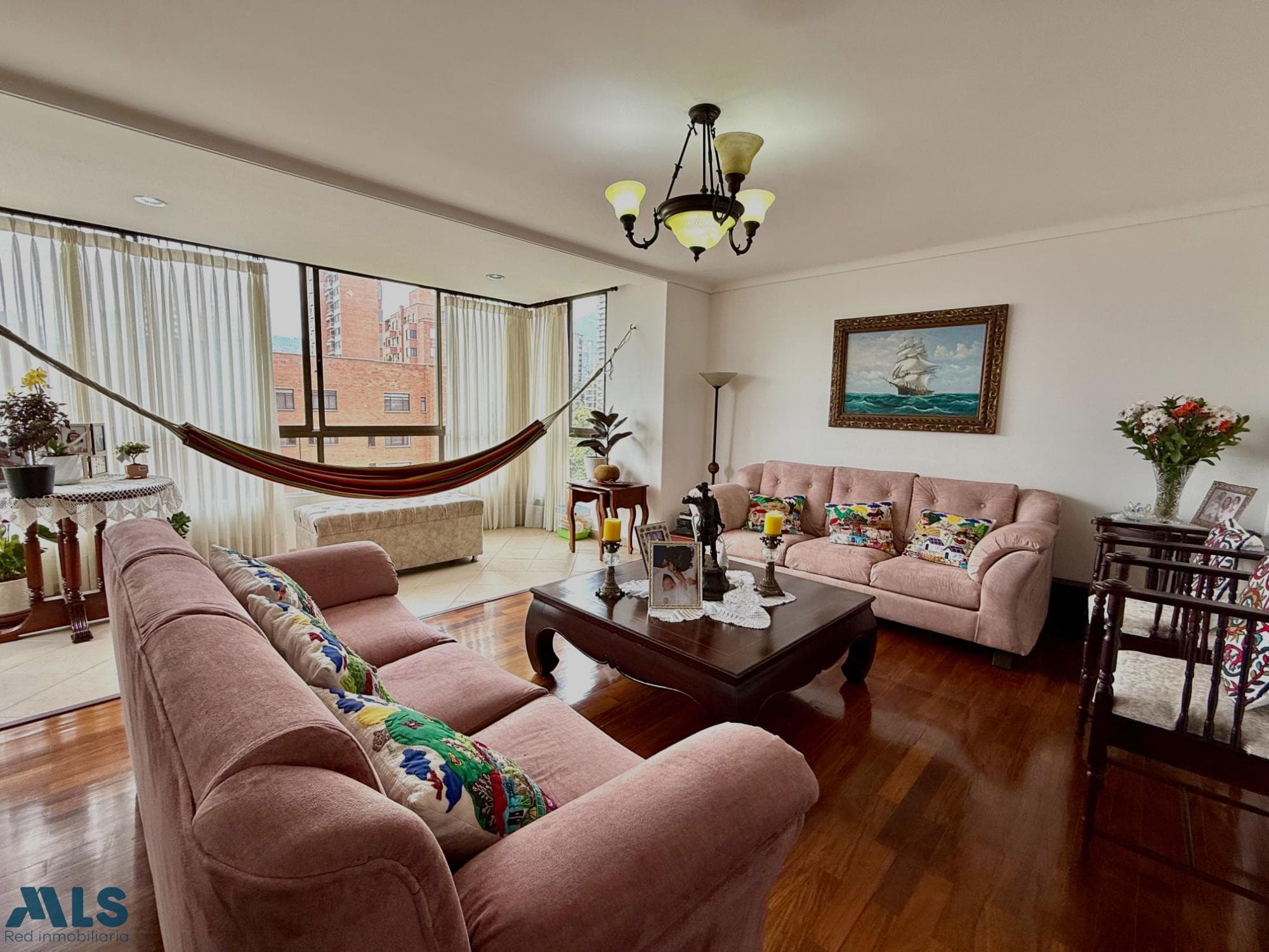 Apartamento en venta en Alejandría, Poblado, Medellín — foto 1 de 35
