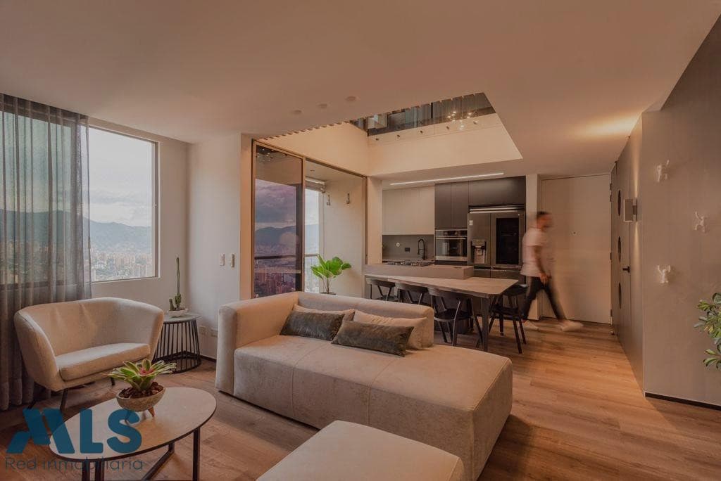 Apartamento en venta en Altos del Poblado, Medellín — foto 1 de 18