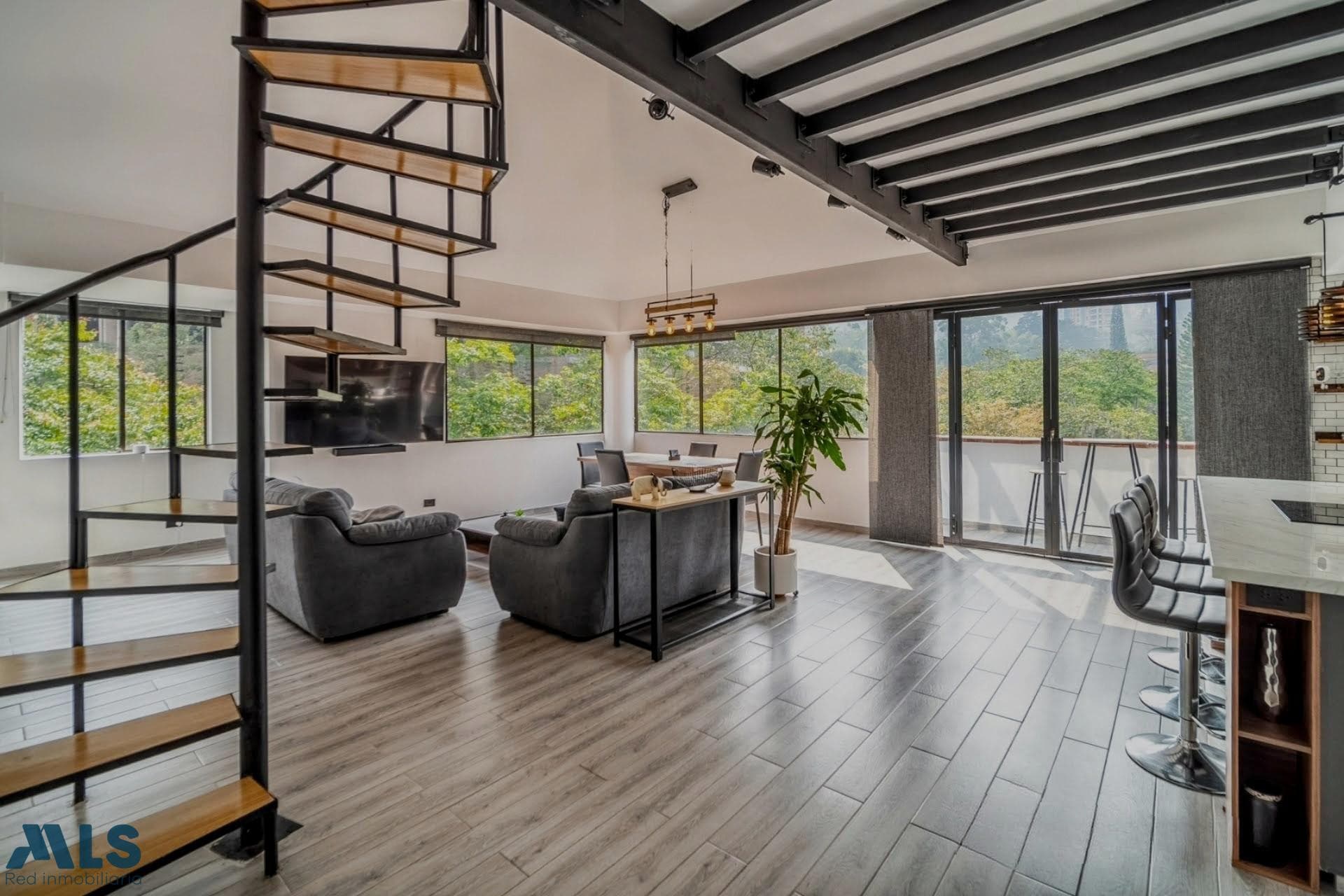 Apartamento en venta en Poblado, Medellín — foto 1 de 36