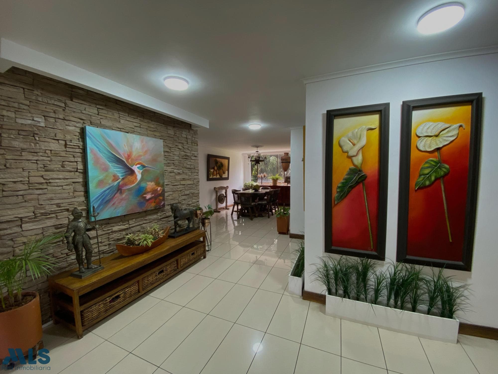 Apartamento en venta en La Concha, Poblado, Medellín — foto 1 de 25