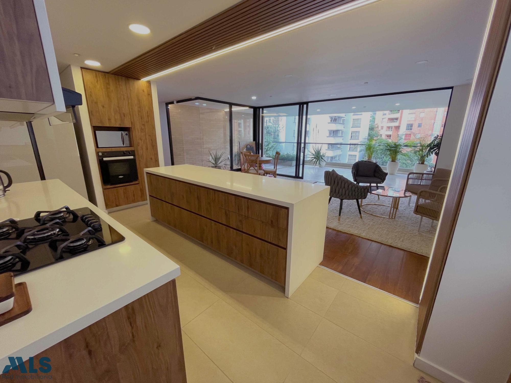 Apartamento en venta en Santa Maria De Los Angeles, Poblado, Medellín — foto 1 de 38