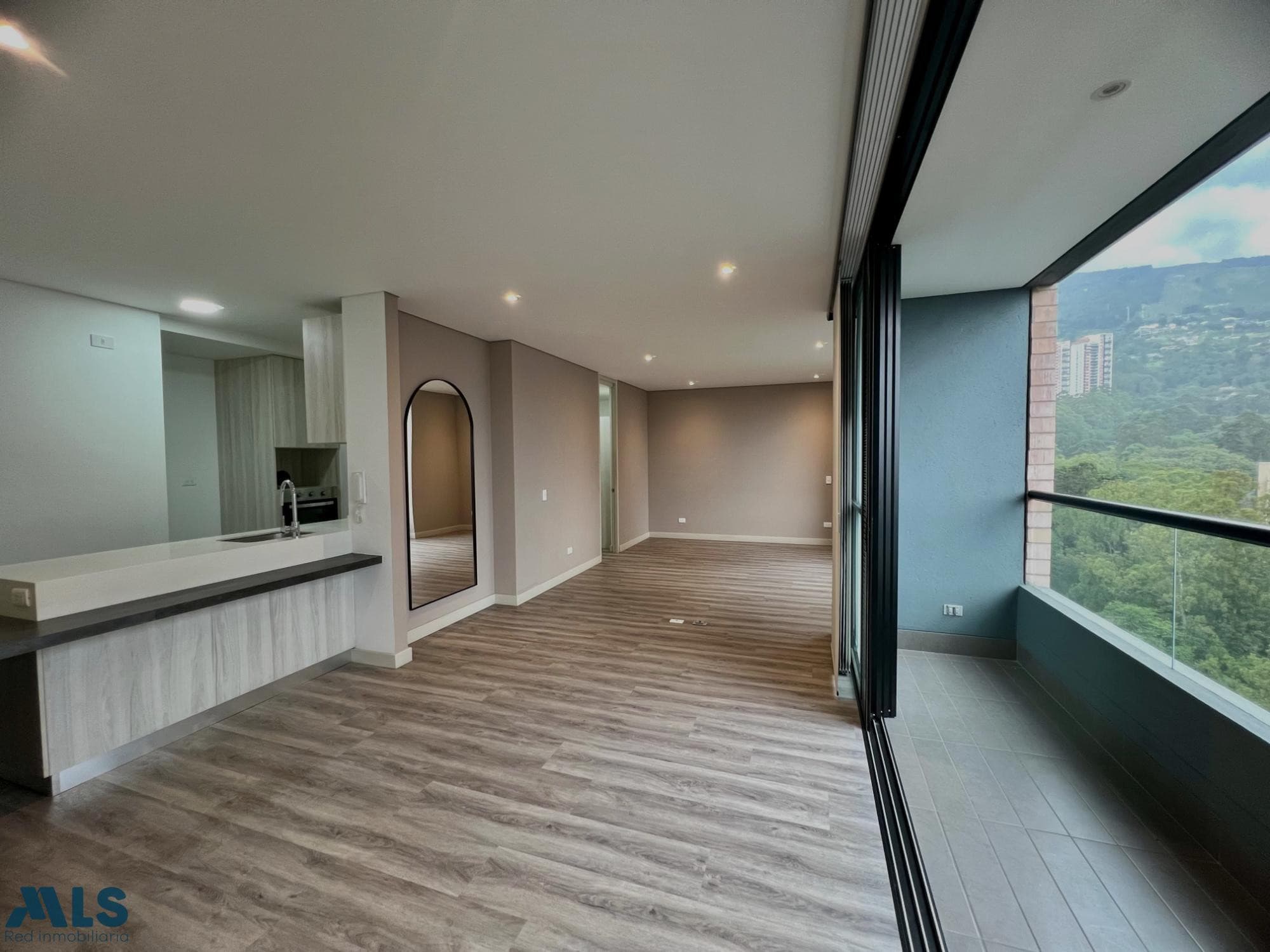 Apartamento en venta en El Tesoro, Poblado, Medellín — foto 1 de 17