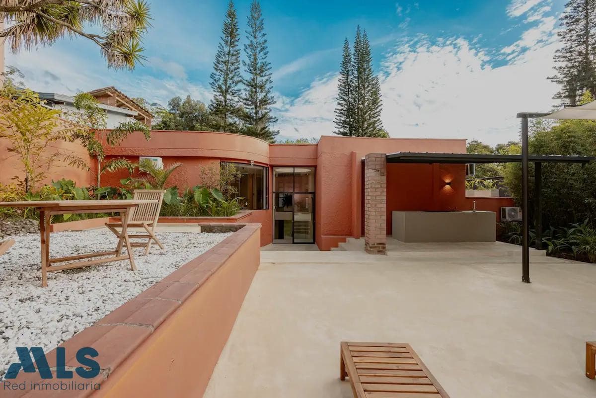 Casa en venta en Las Lomas Nº 2, Poblado, Medellín — foto 1 de 47