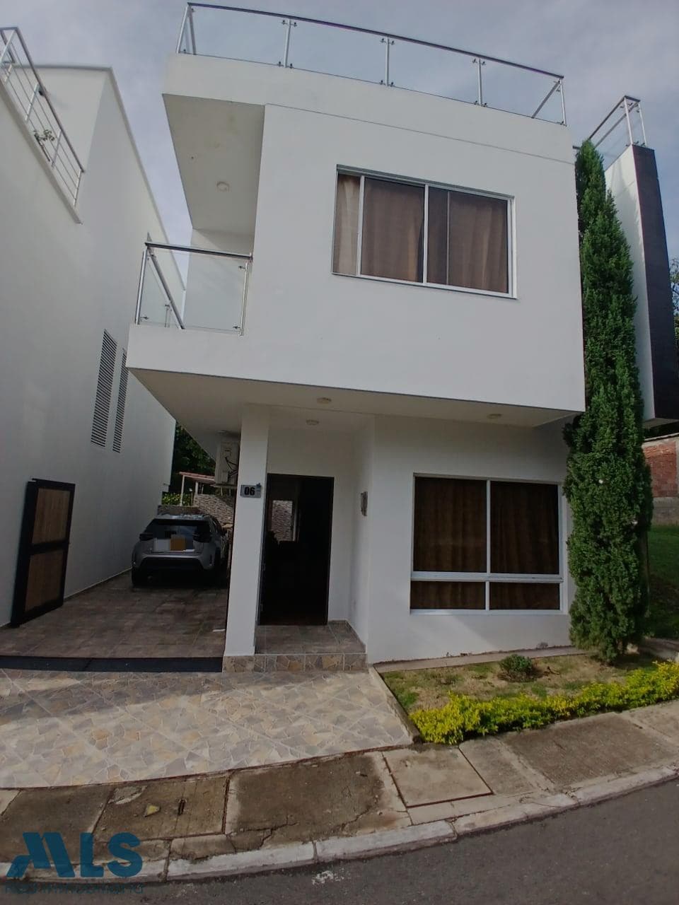Casa en venta en V. El Llano, Norte, Copacabana — foto 1 de 23