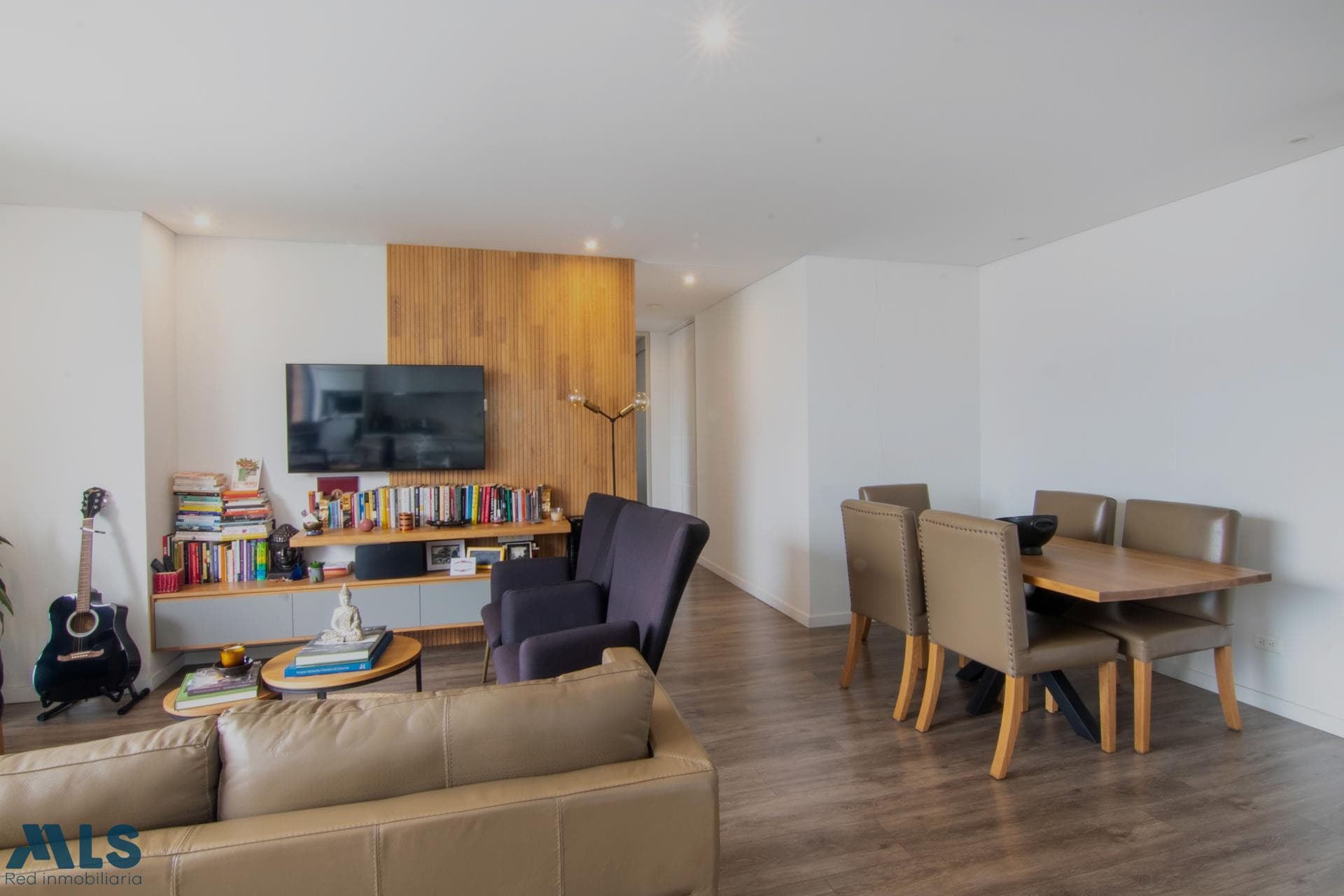 Apartamento en venta en Lalinde, Poblado, Medellín — foto 1 de 17