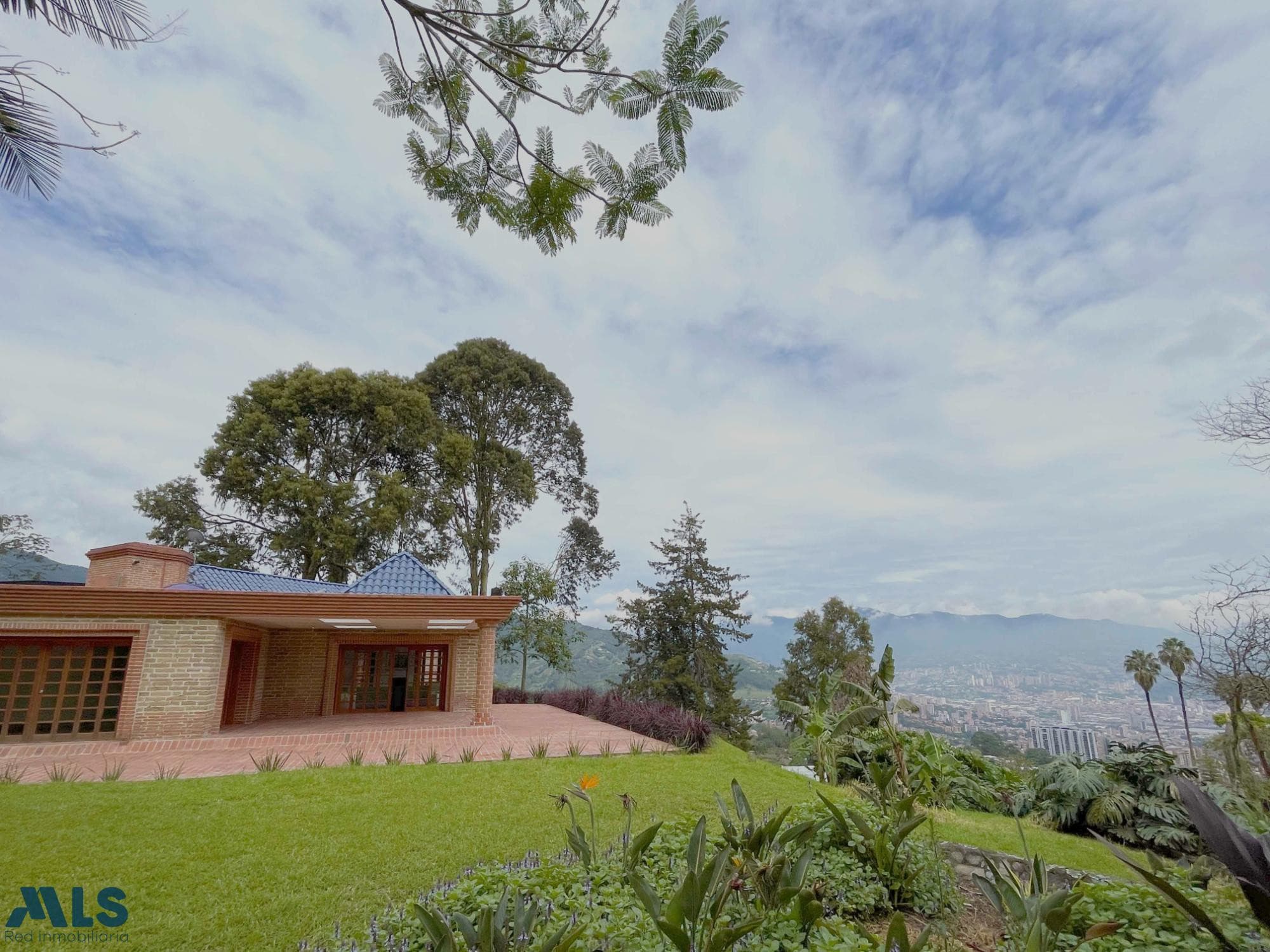 Casa en venta en Loma Del Escobero, Aburra Sur, Envigado — foto 1 de 32