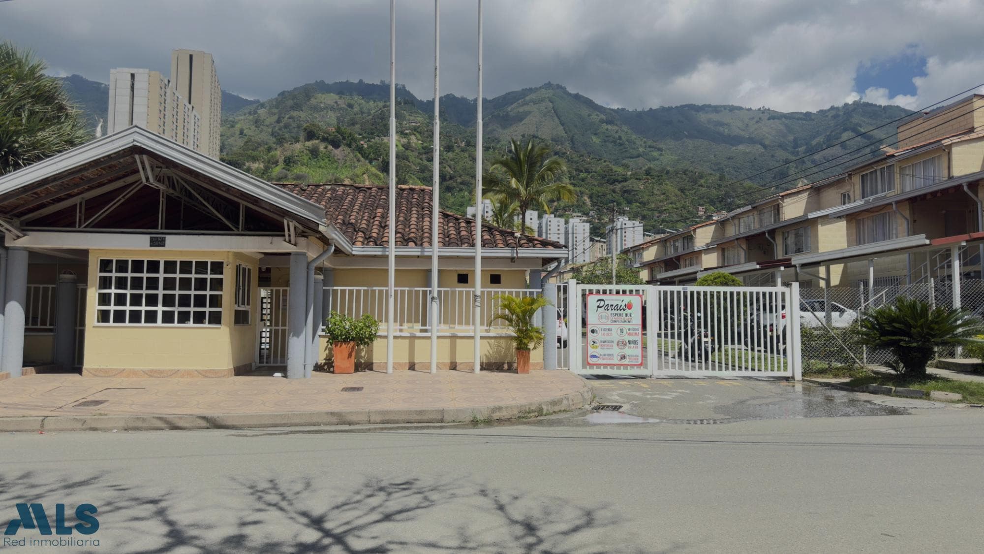 Casa en venta en Valadares, Norte, Bello — foto 1 de 18