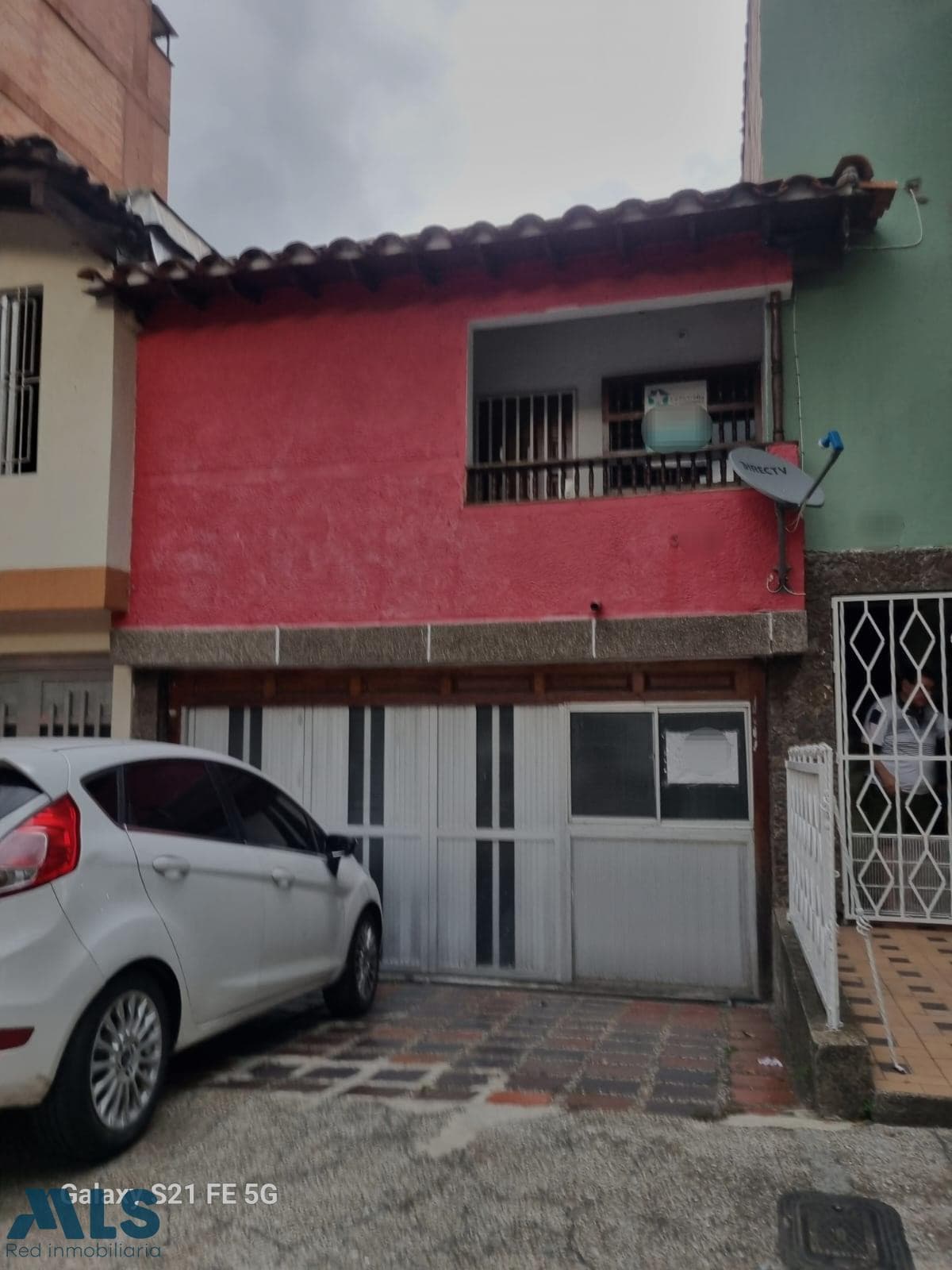 Casa en venta en Santa Teresita, Laureles, Medellín — foto 1 de 25