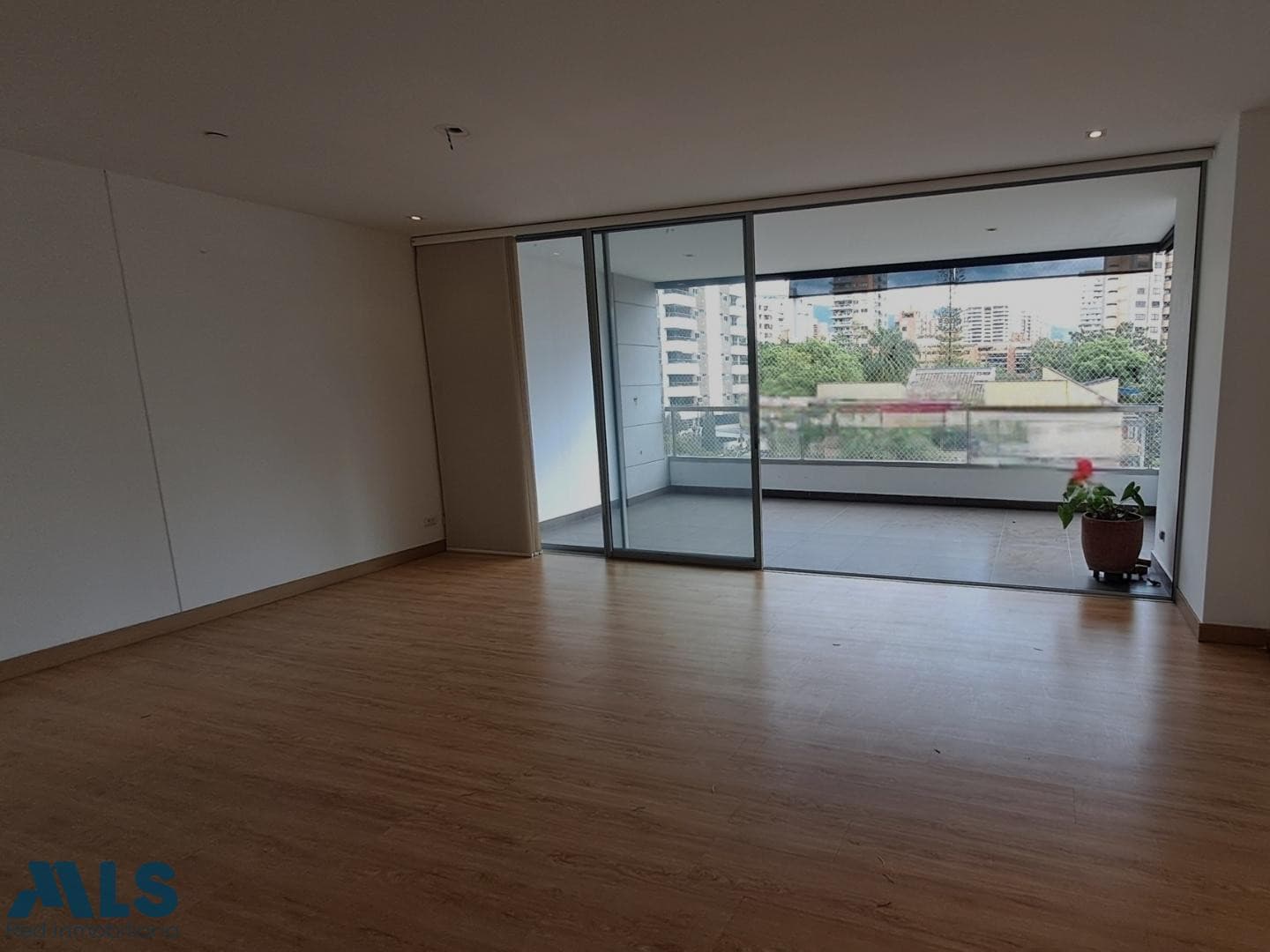 Apartamento en venta en Loma De Los Parra, Poblado, Medellín — foto 1 de 32
