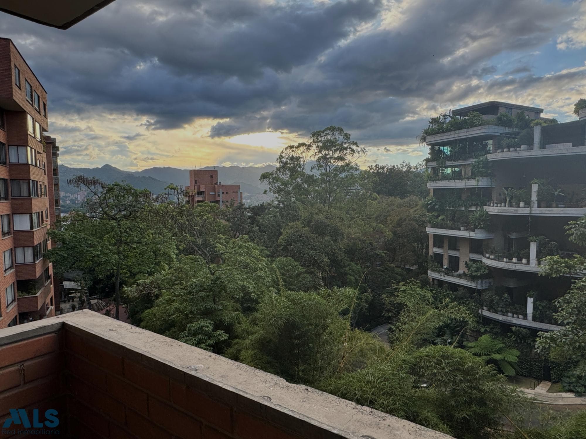 Apartamento en venta en Poblado, Medellín — foto 1 de 21