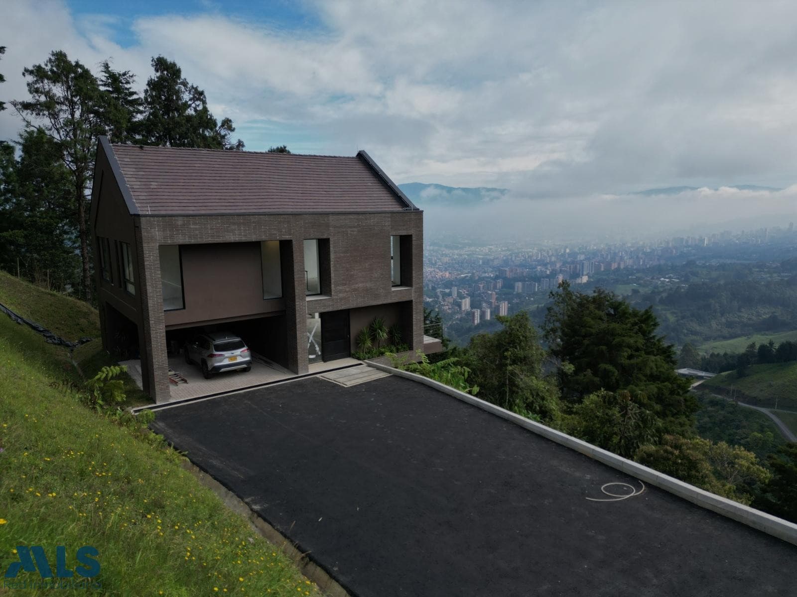 Casa en venta en El Salado, Aburra Sur, Envigado — foto 1 de 31