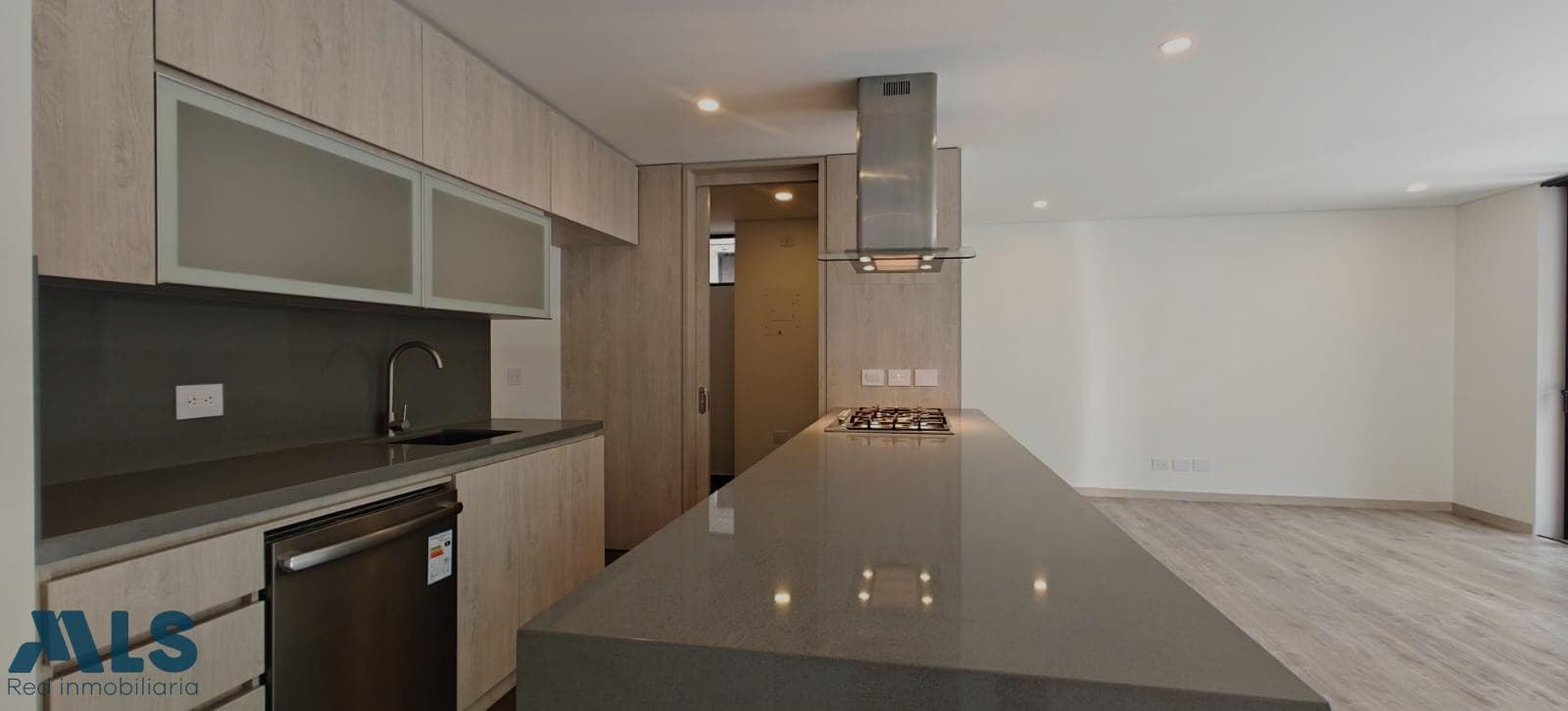 Apartamento en venta en Altos Del, Poblado, Medellín — foto 1 de 28