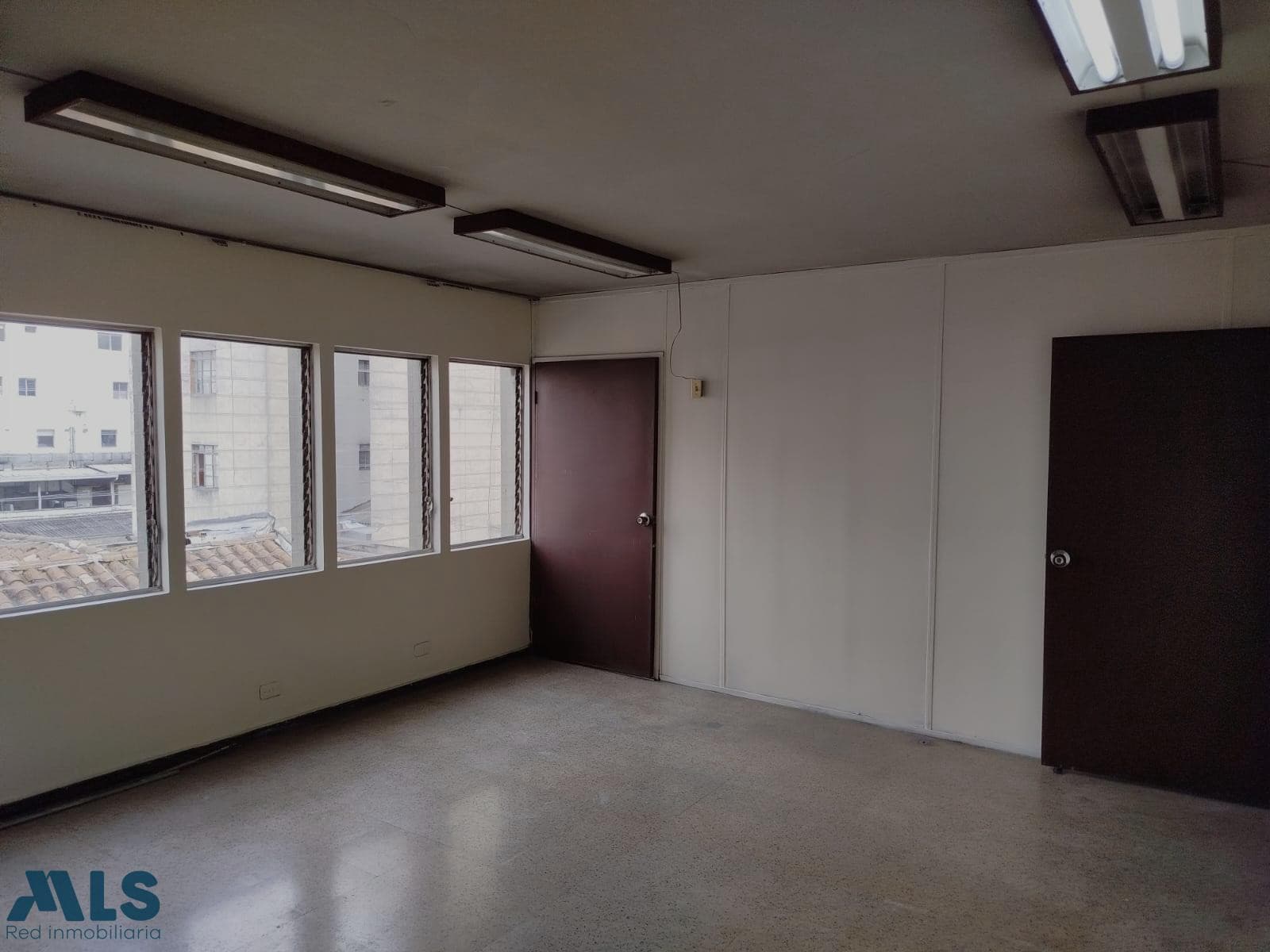 Oficina en venta en La Candelaria, Centro, Medellín — foto 1 de 13
