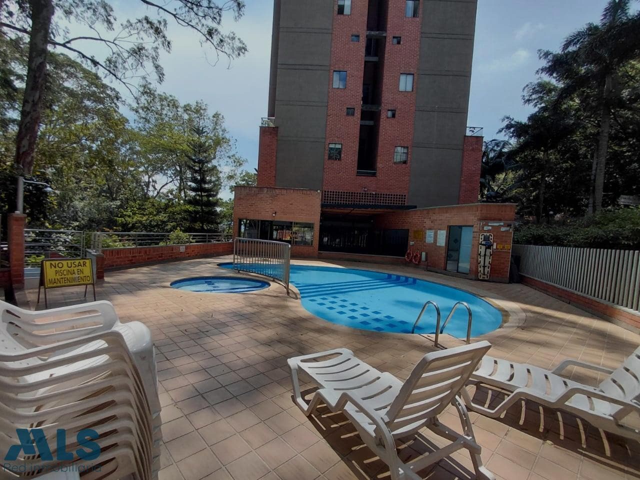 Apartamento en venta en San Lucas, Poblado, Medellín — foto 1 de 32