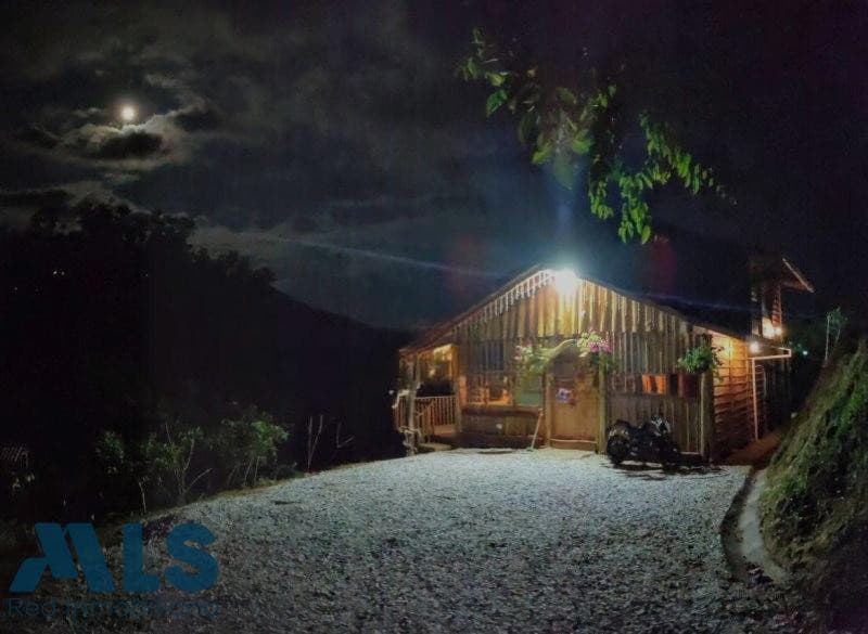 Casa en venta en Socorro, Oriente Antioqueño, Cocorná — foto 1 de 9