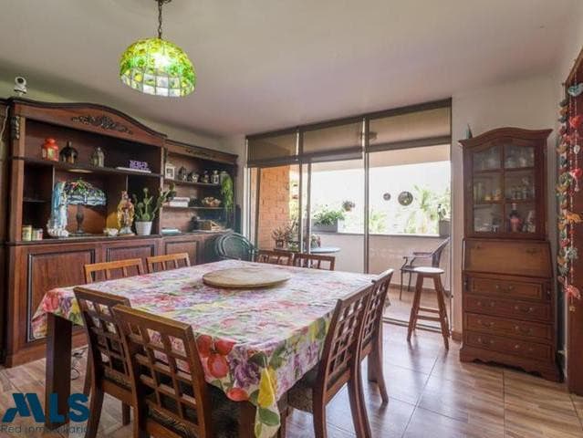 Apartamento en venta en Castropol, Poblado, Medellín — foto 1 de 15