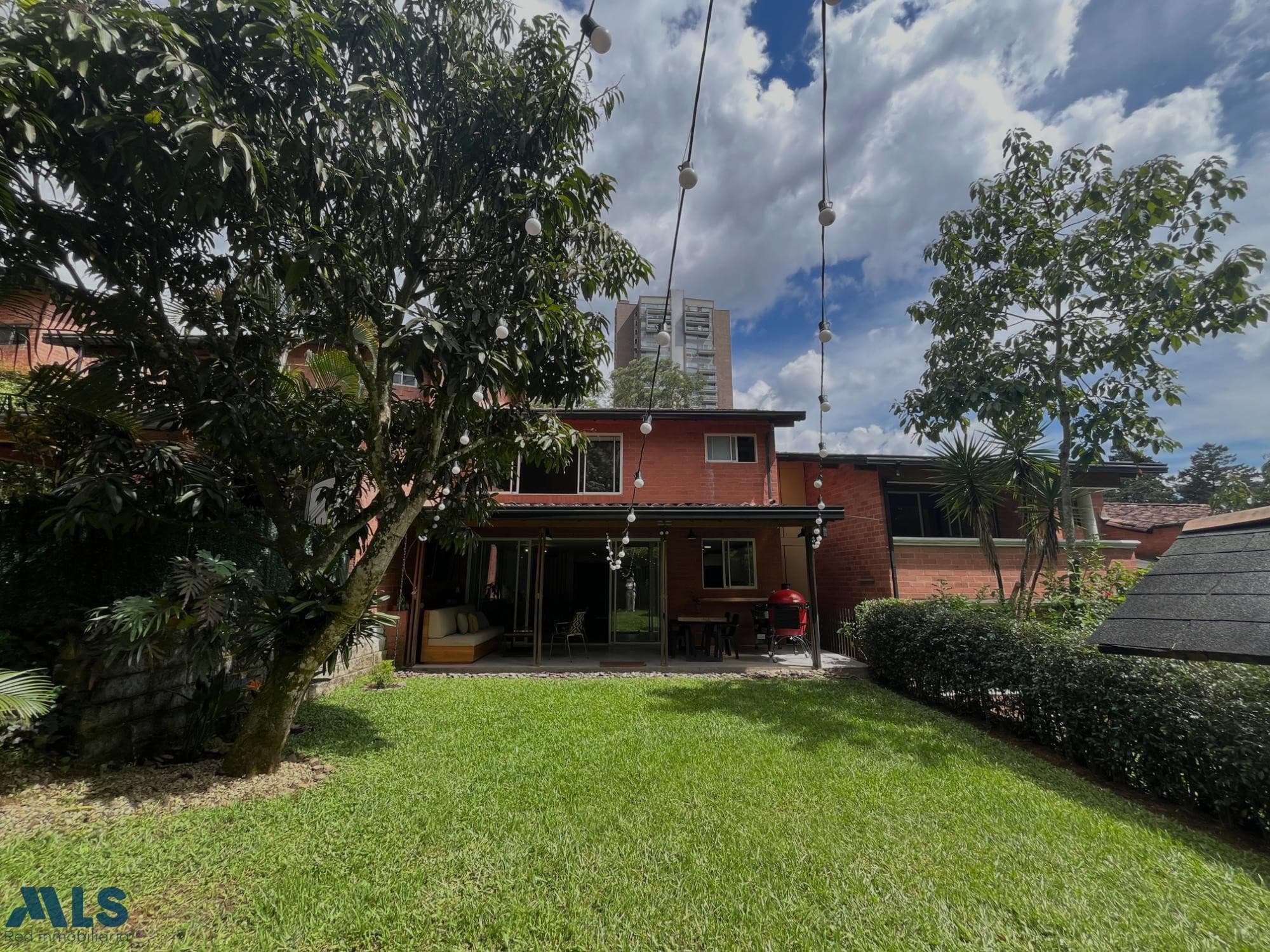 Casa en venta en Altos Del, Poblado, Medellín — foto 1 de 46