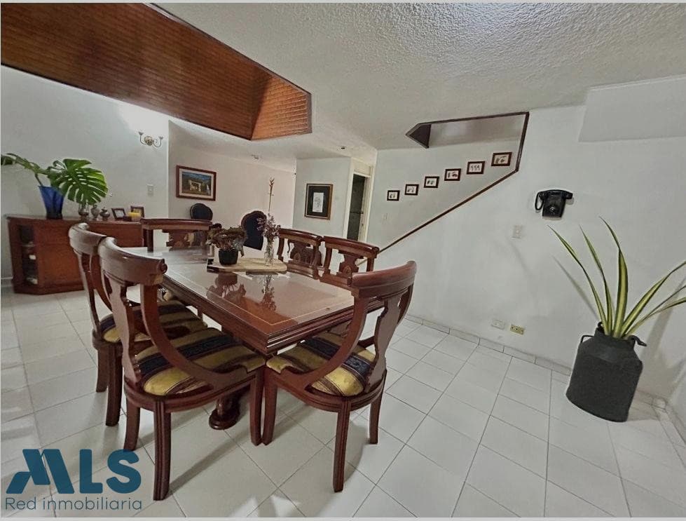 Apartamento en venta en Poblado, Medellín — foto 1 de 18