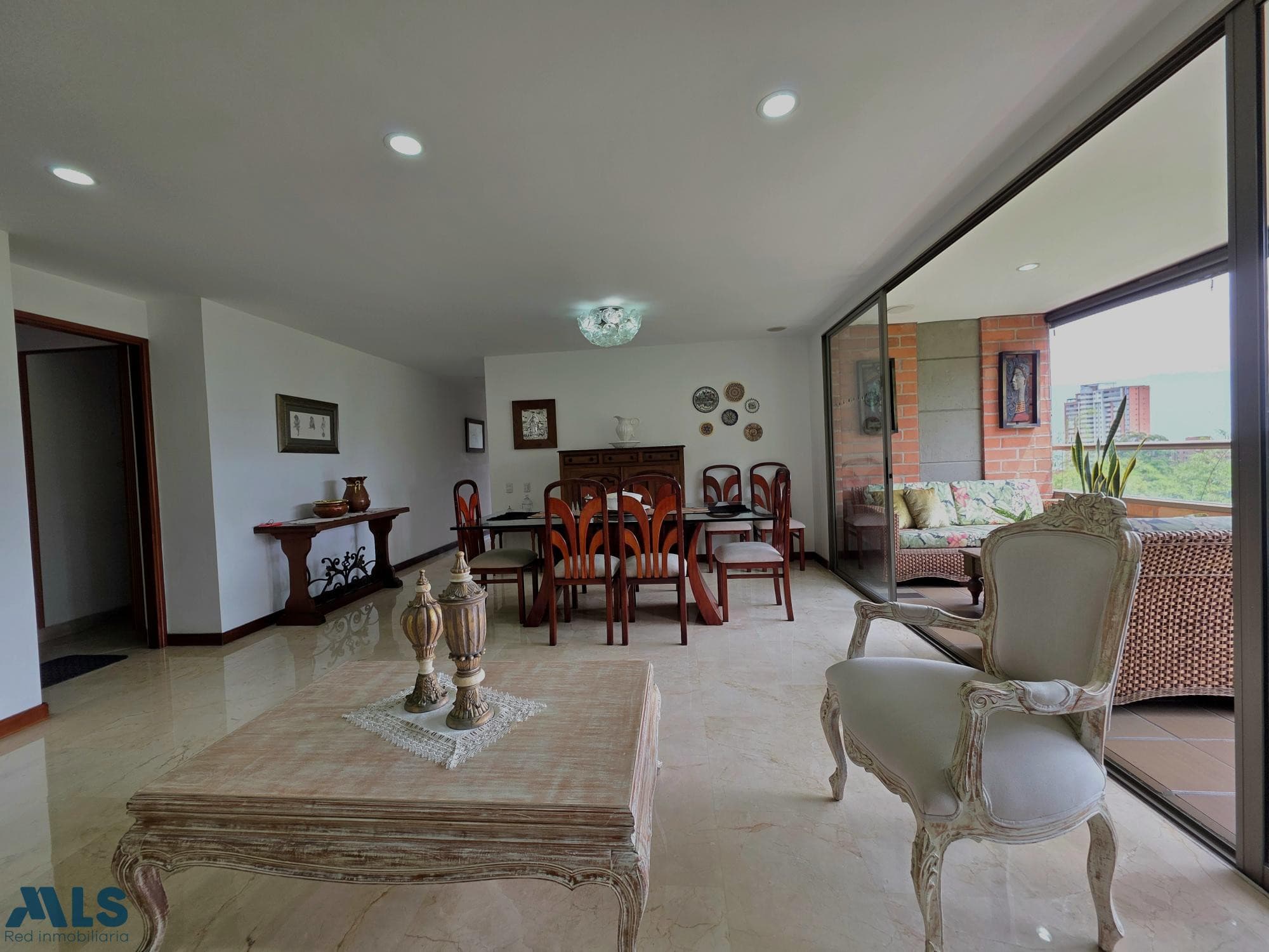 Apartamento en venta en Los Balsos Nº 2, Poblado, Medellín — foto 1 de 25