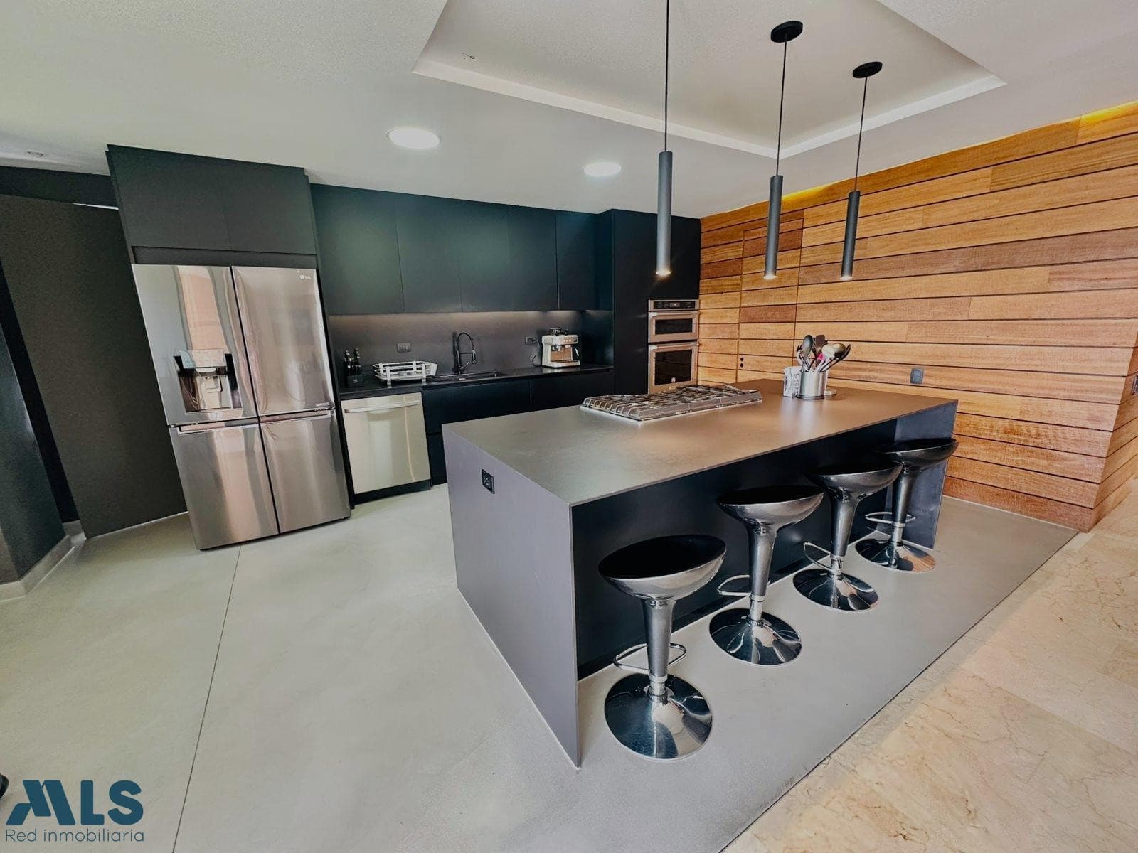 Apartamento en venta en La Calera, Poblado, Medellín — foto 1 de 31