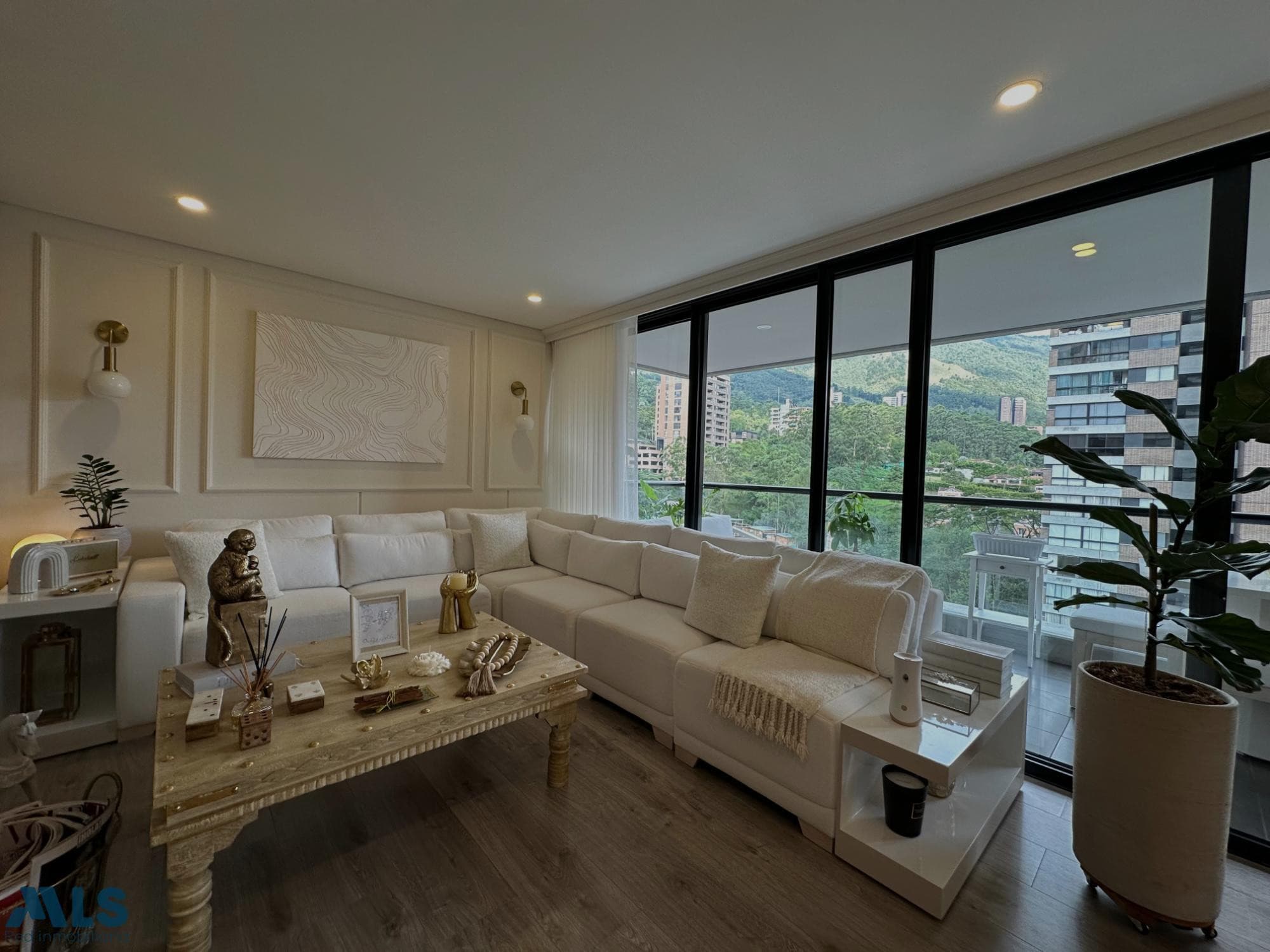 Apartamento en venta en Las Palmas, Poblado, Medellín — foto 1 de 22
