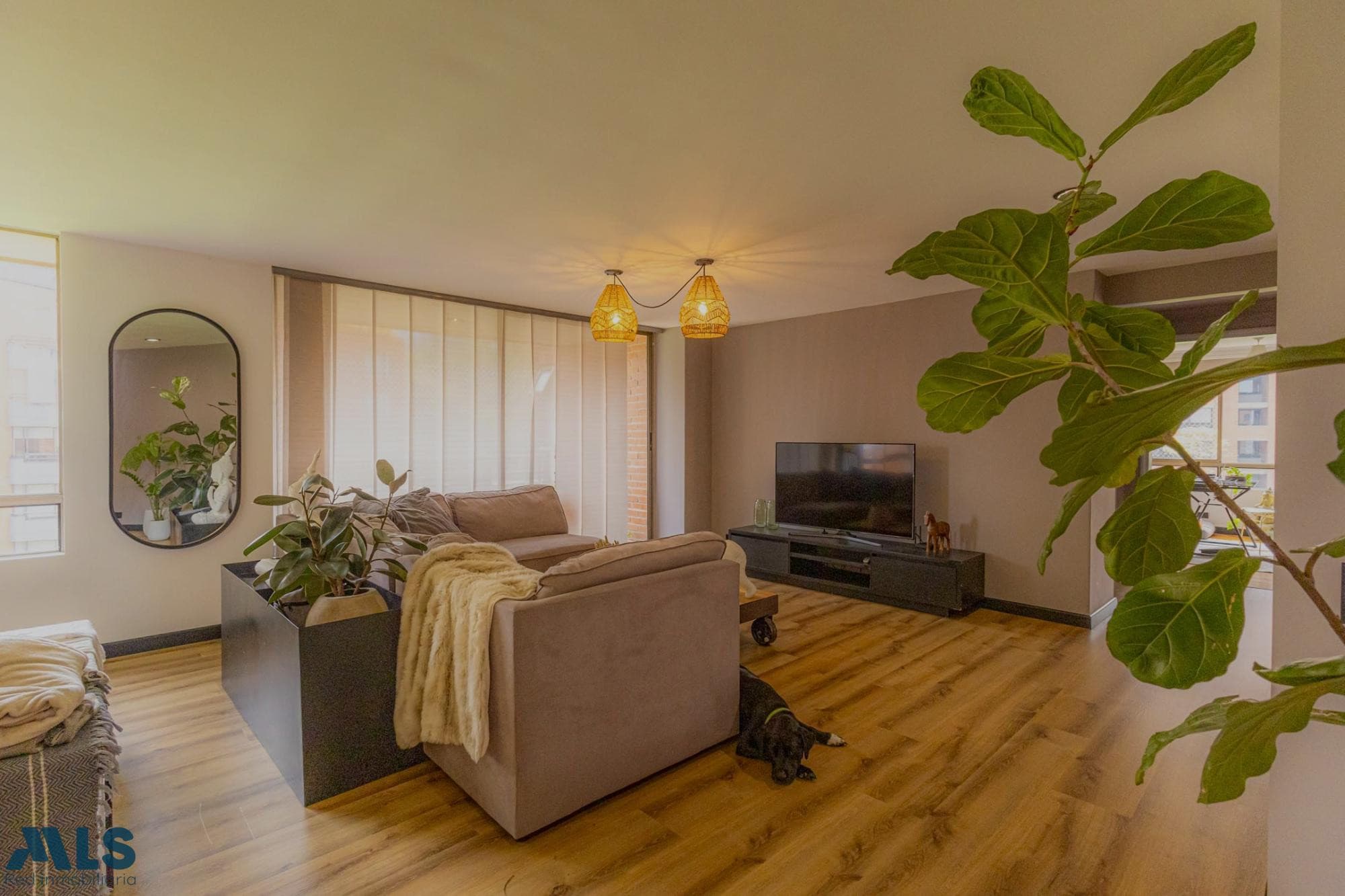 Apartamento en venta en El Tesoro, Poblado, Medellín — foto 1 de 39