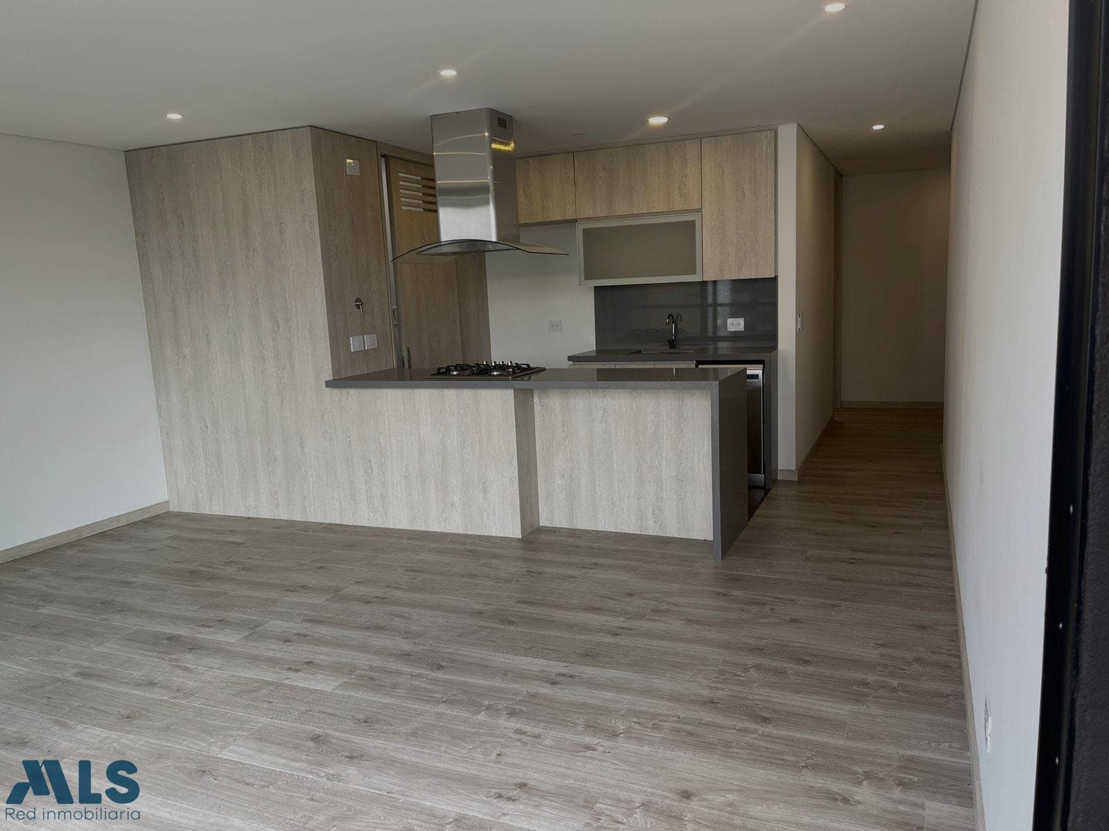 Apartamento en venta en Alto De Las Palmas, Poblado, Medellín — foto 1 de 21