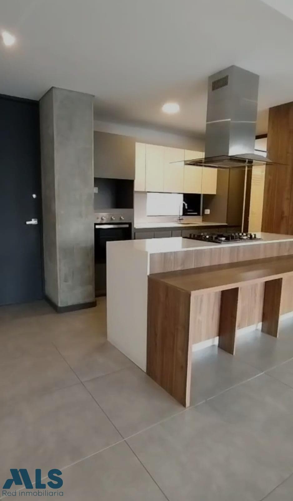 Apartamento en venta en Loma De Los Parra, Poblado, Medellín — foto 1 de 13