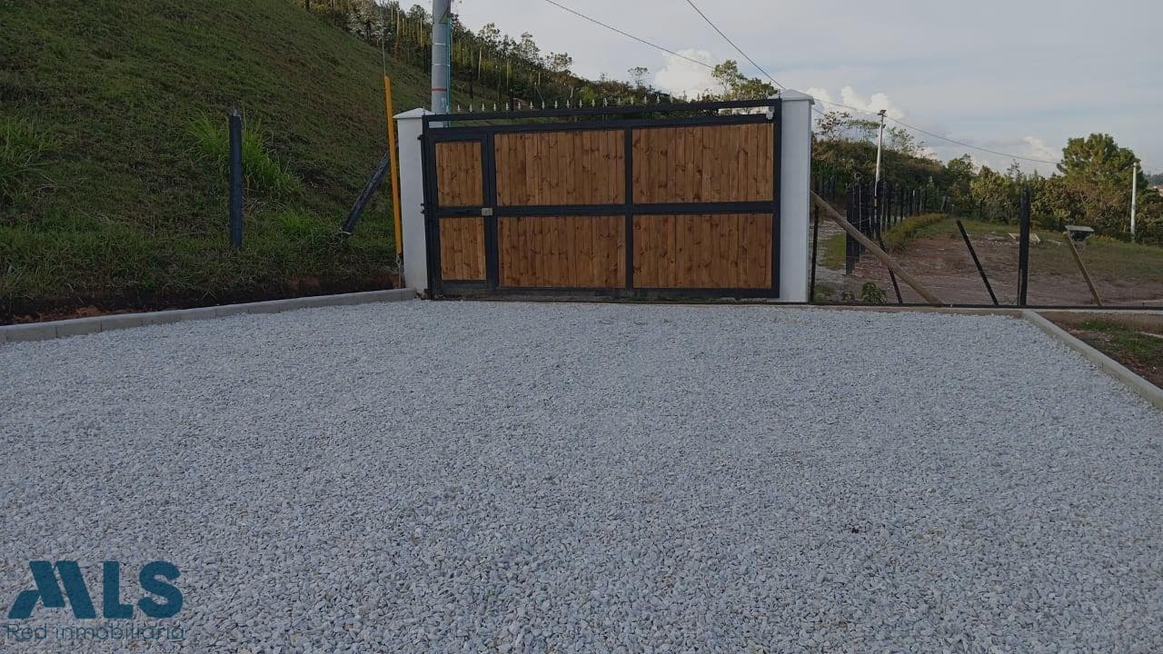 Casa en venta en Barrio Toldas, Oriente Antioqueño, Guarne — foto 1 de 13