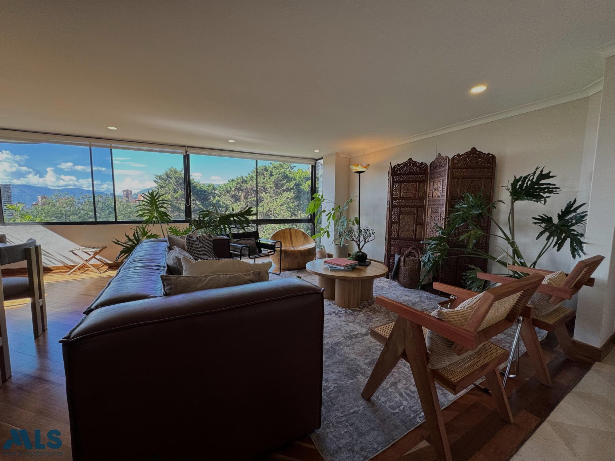 Apartamento en venta en El Diamante Nº 2, Poblado, Medellín — foto 1 de 16