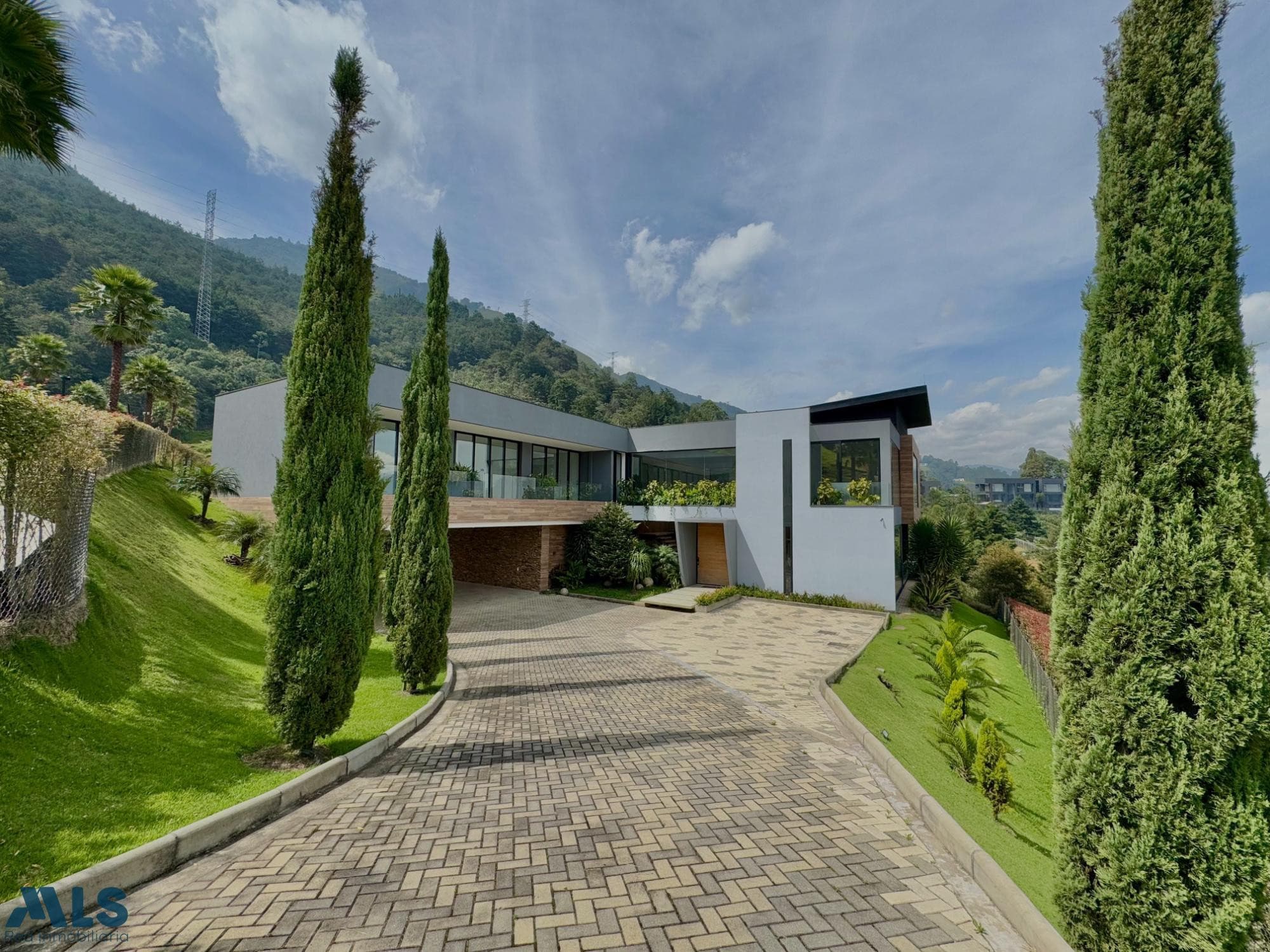 Casa en venta en Alto De Las Palmas, Poblado, Medellín — foto 1 de 12