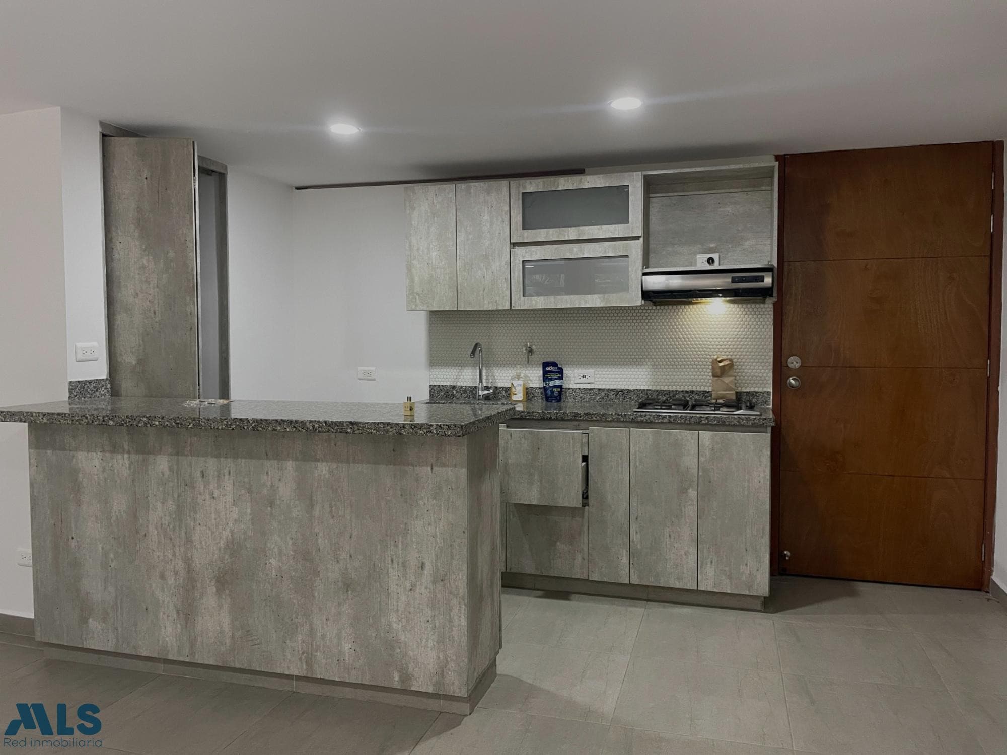 Apartamento en venta en Loma Del Indio, Poblado, Medellín — foto 1 de 23