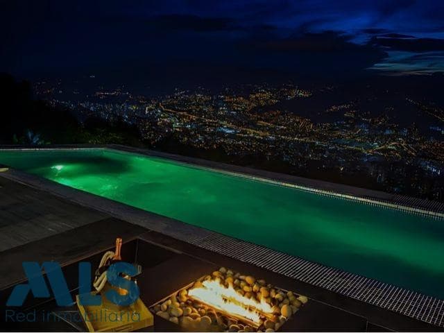 Casa en venta en Las Palmas, Poblado, Medellín — foto 1 de 23