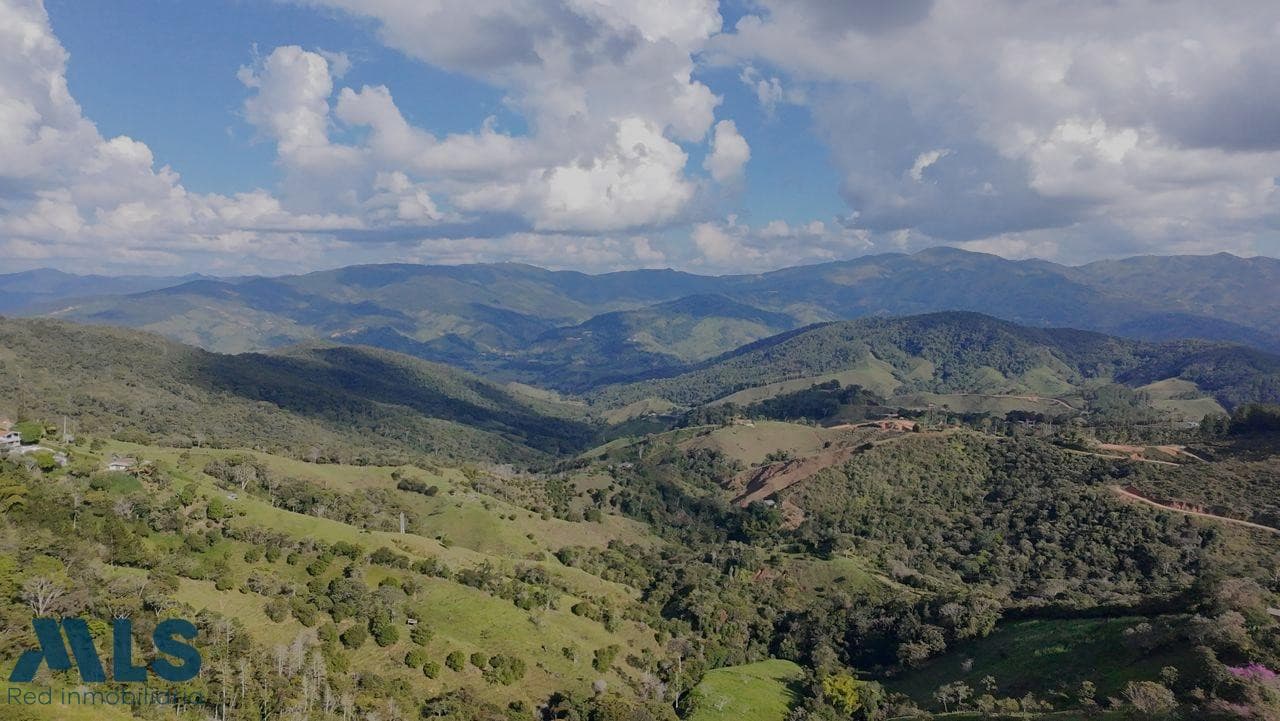 Finca Recreativa en venta en Vereda La Clara, Norte, Gomez Plata — foto 1 de 32