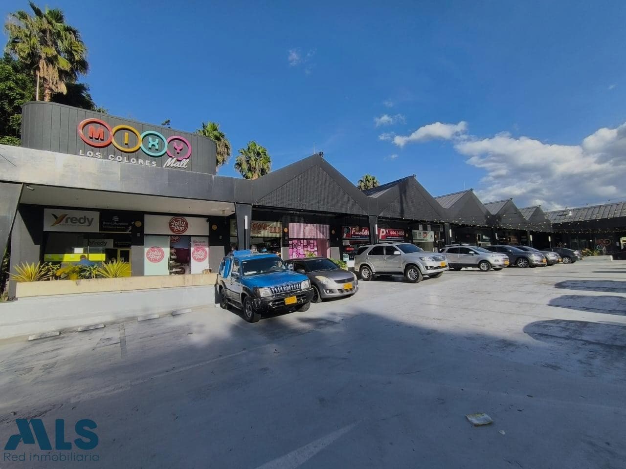Local Comercial en venta en Los Colores, Laureles, Medellín — foto 1 de 25
