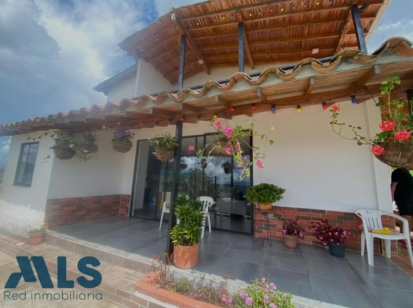 Casa en venta en Yolombal, Oriente Antioqueño, Guarne — foto 1 de 17