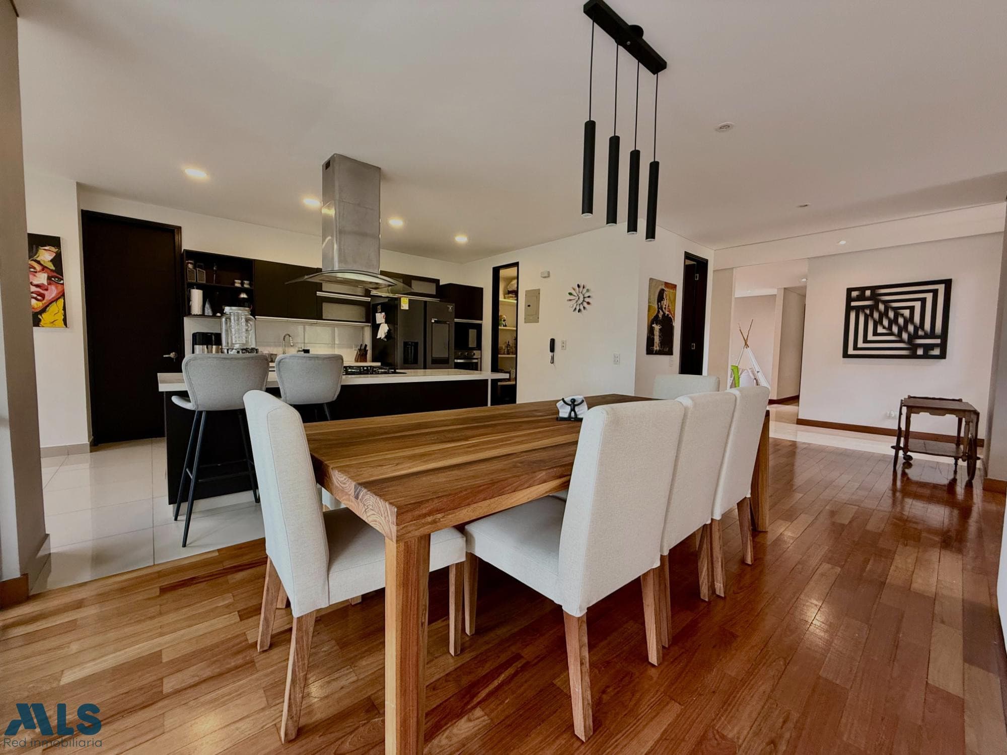 Apartamento en venta en Poblado, Medellín — foto 1 de 16