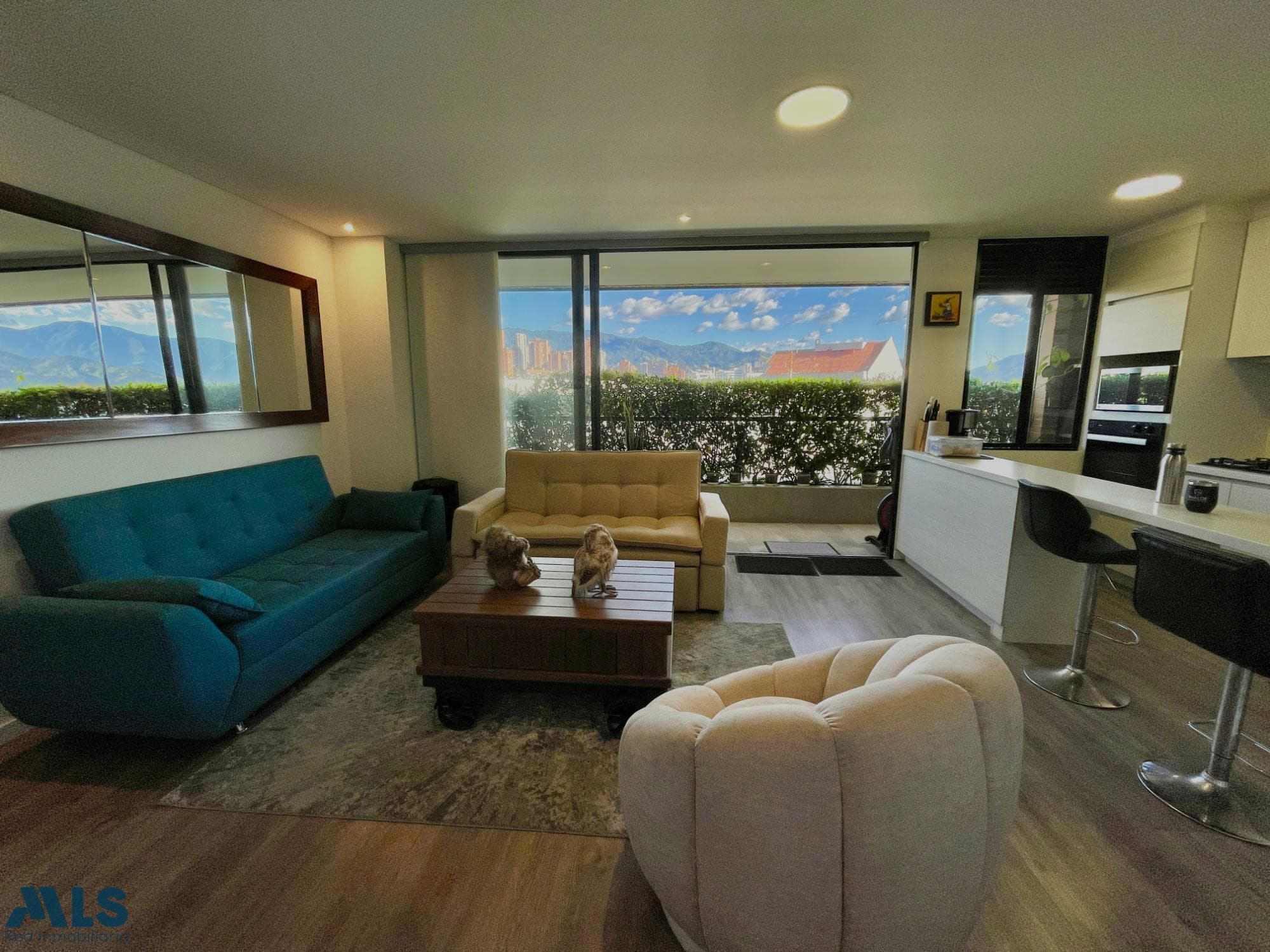 Apartamento en venta en Lalinde, Poblado, Medellín — foto 1 de 20