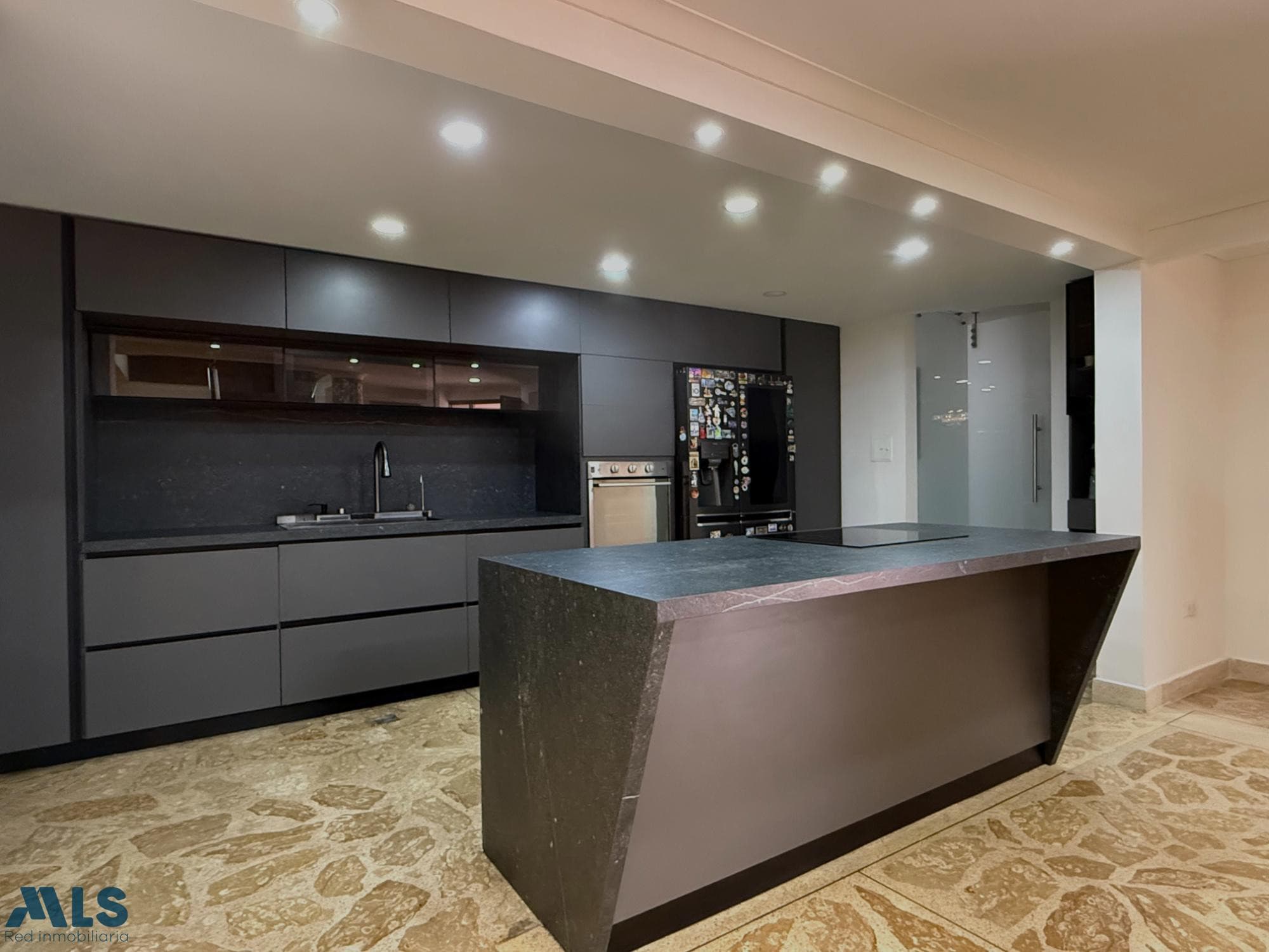 Casa en venta en Alejandría, Poblado, Medellín — foto 1 de 26