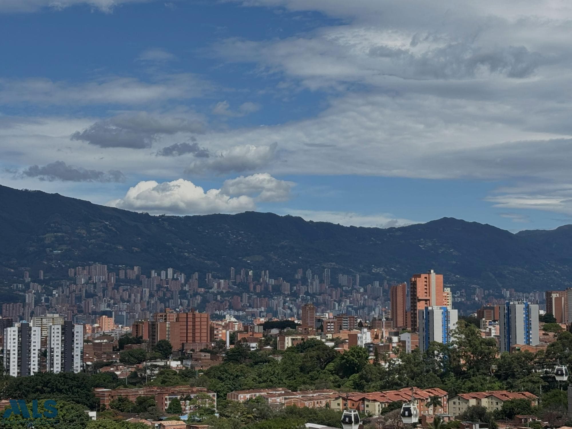 Apartamento en venta en San Javier Nº 1, Occidente, Medellín — foto 1 de 15