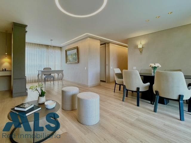 Apartamento en venta en Las Santas, Poblado, Medellín — foto 1 de 25
