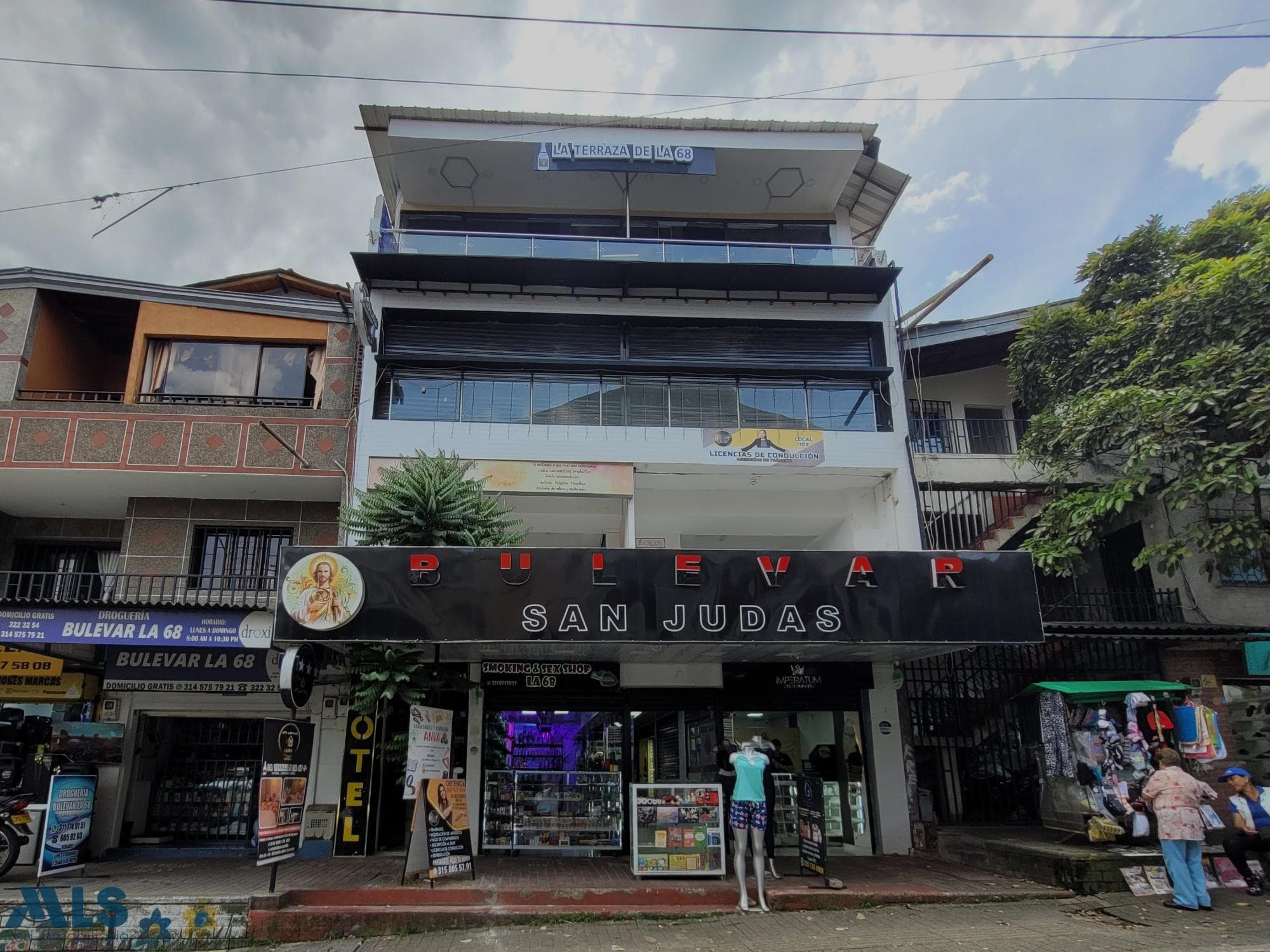 Edificio en venta en Castilla, Occidente, Medellín — foto 1 de 35
